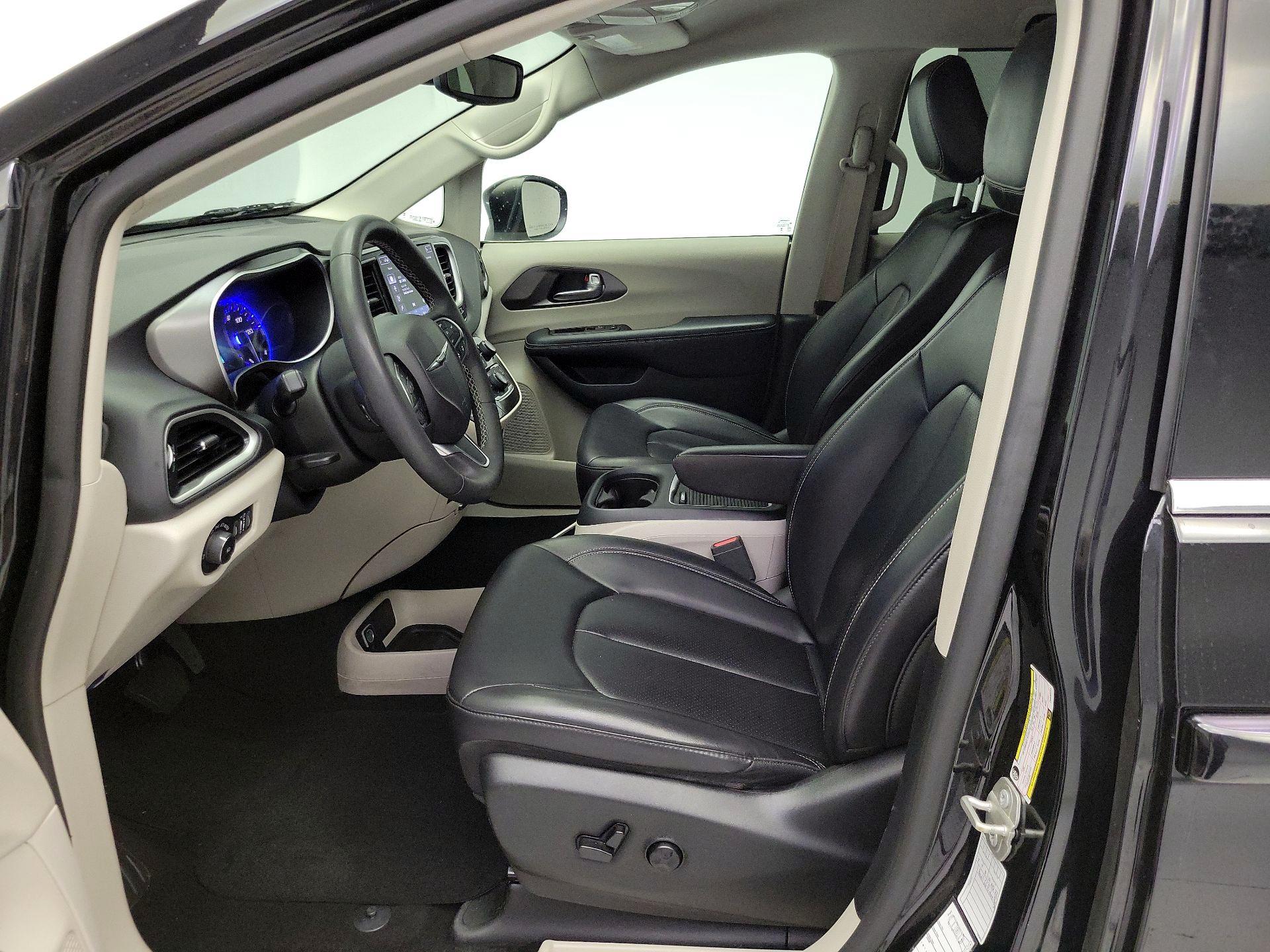 Thumbnail: 2023 Chrysler Pacifica - 11