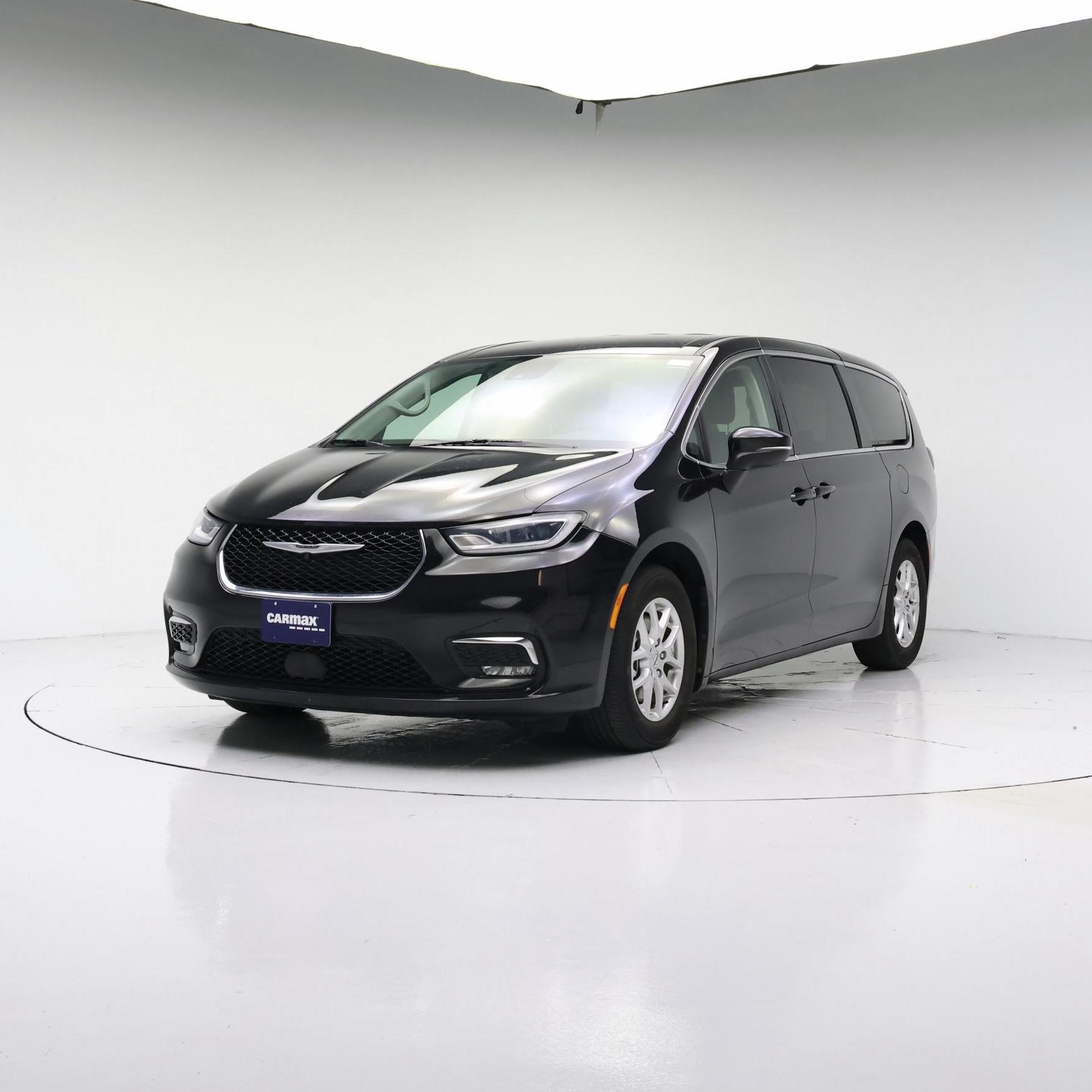 Thumbnail: 2023 Chrysler Pacifica - 4
