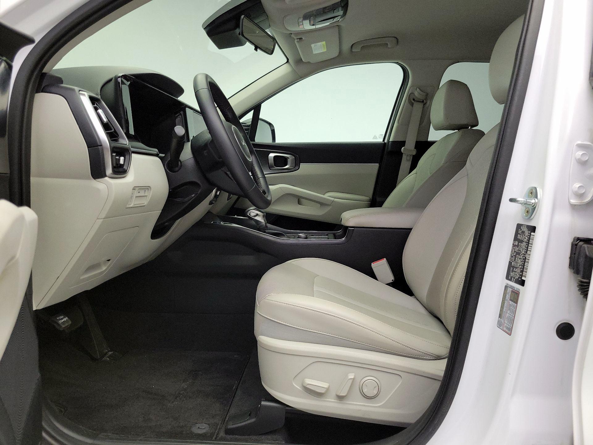 Thumbnail: 2023 Kia Sorento - 11