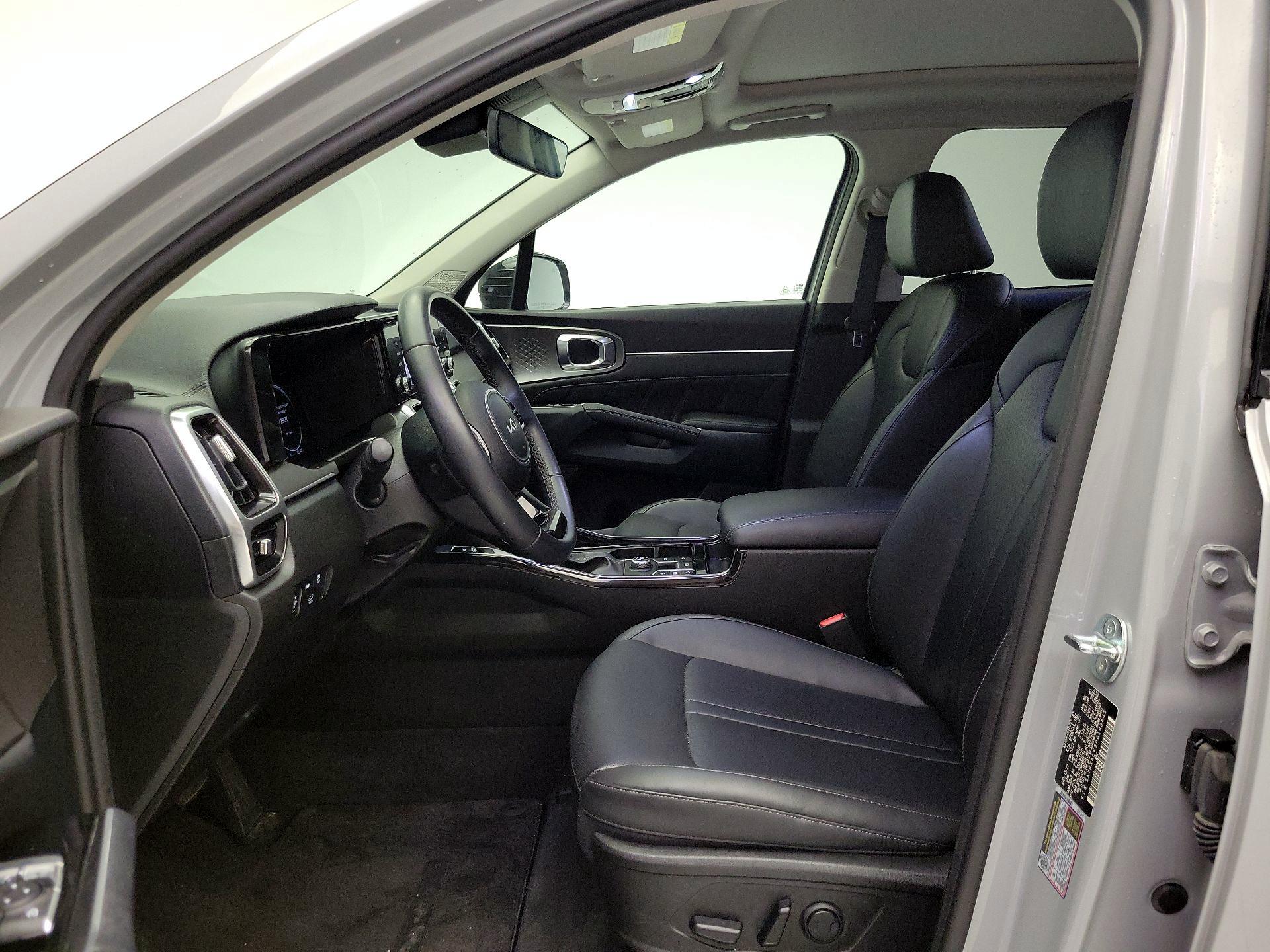 Thumbnail: 2023 Kia Sorento - 11