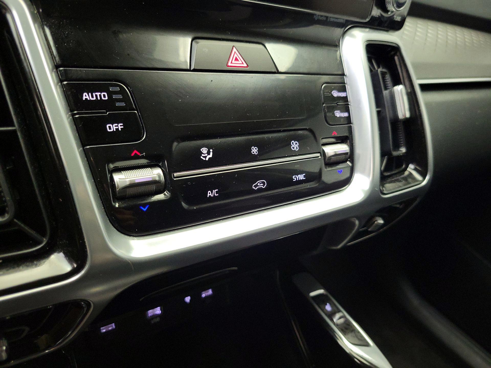 Thumbnail: 2023 Kia Sorento - 17
