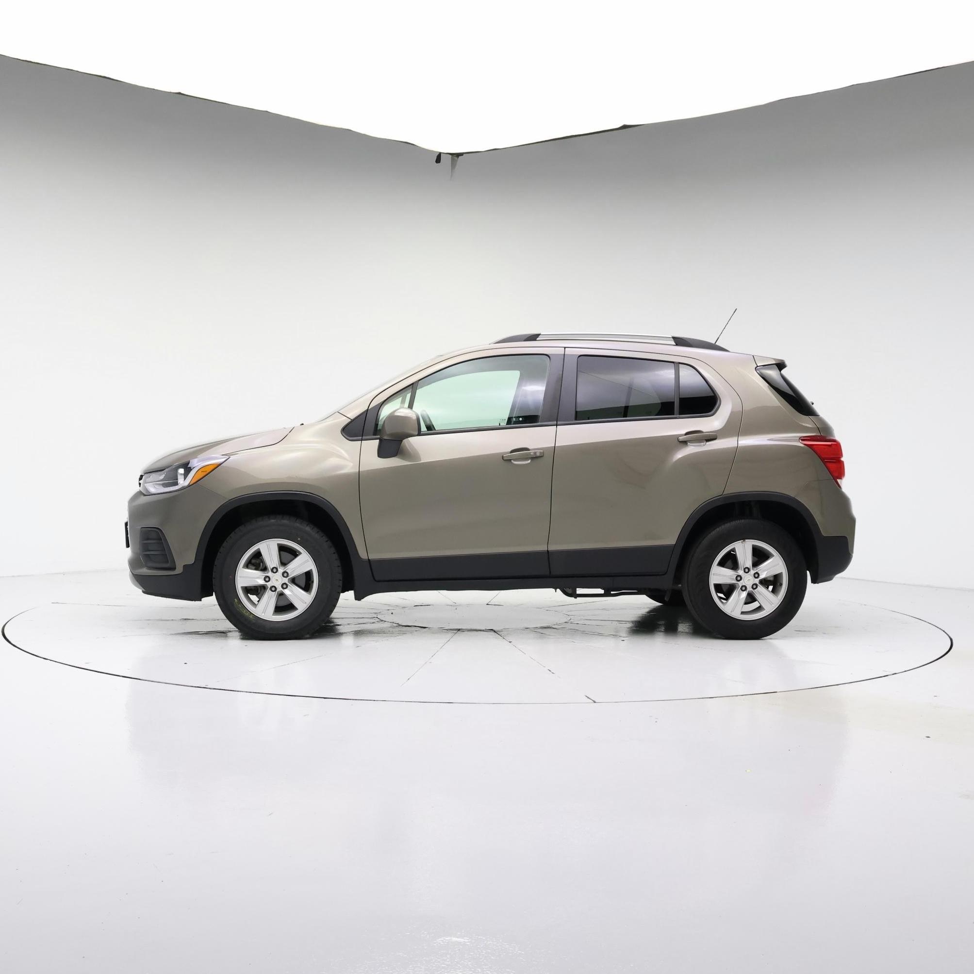 Thumbnail: 2022 Chevrolet Trax - 3