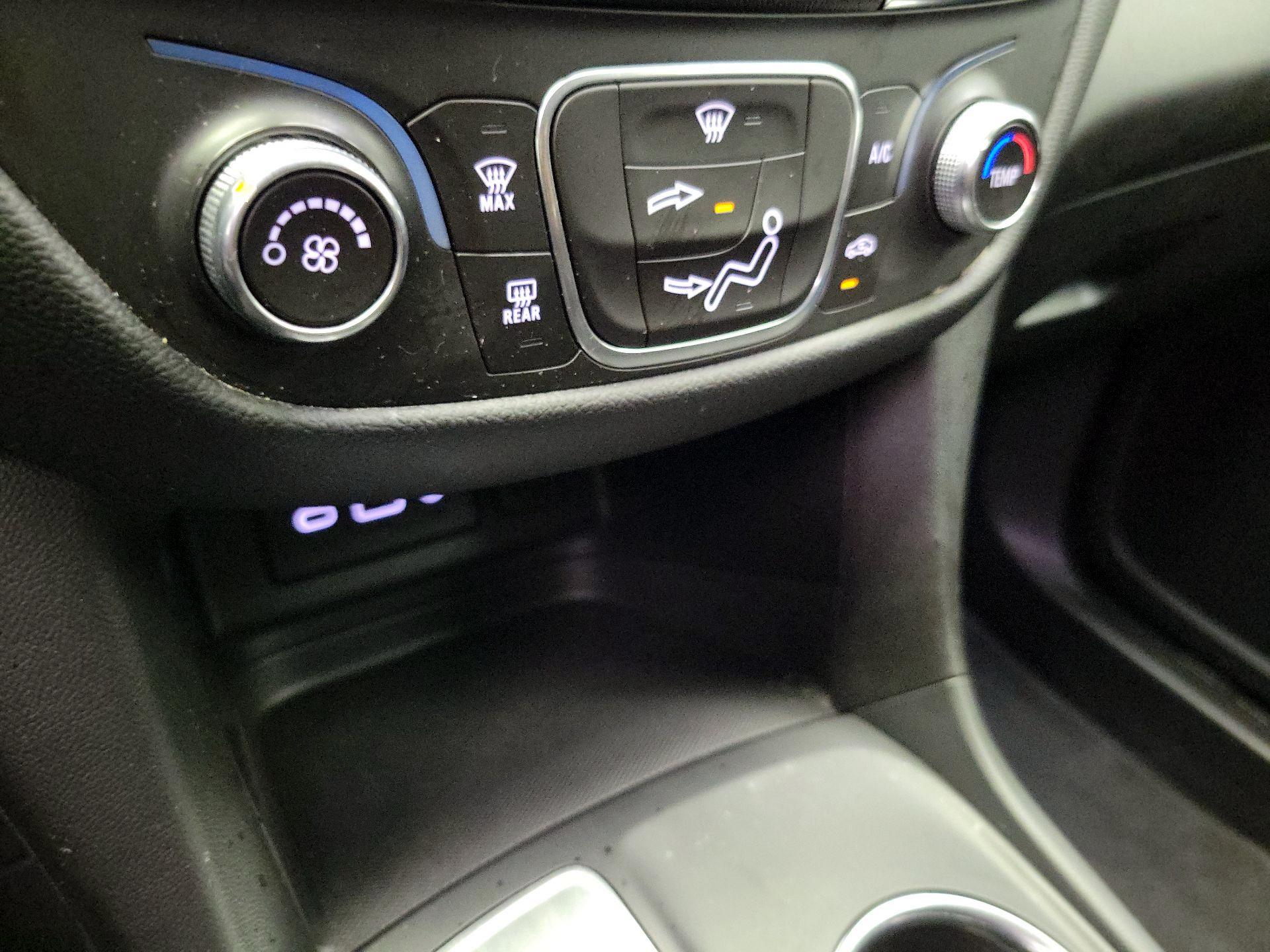 Thumbnail: 2022 Chevrolet Equinox - 16