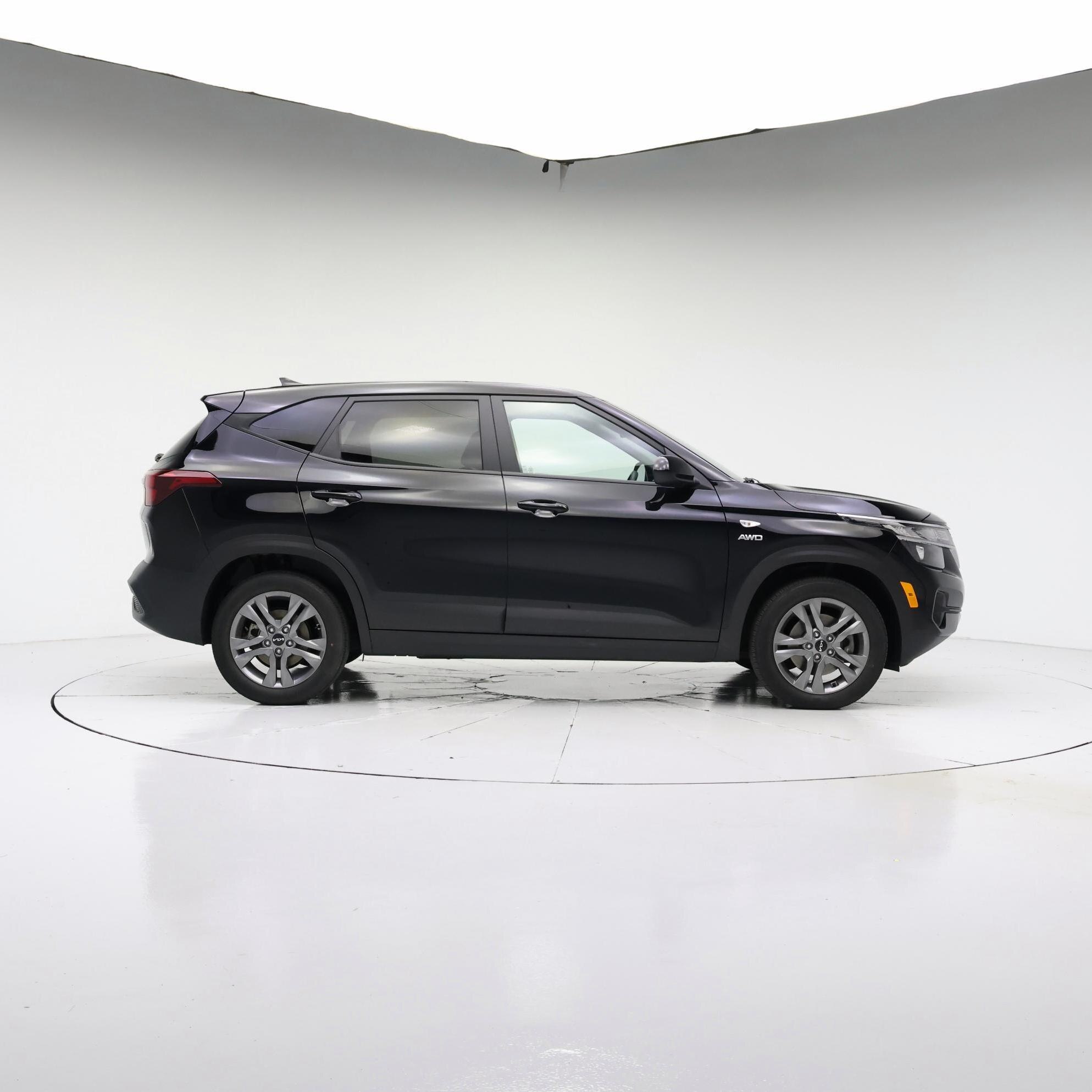 Thumbnail: 2023 Kia Seltos - 7