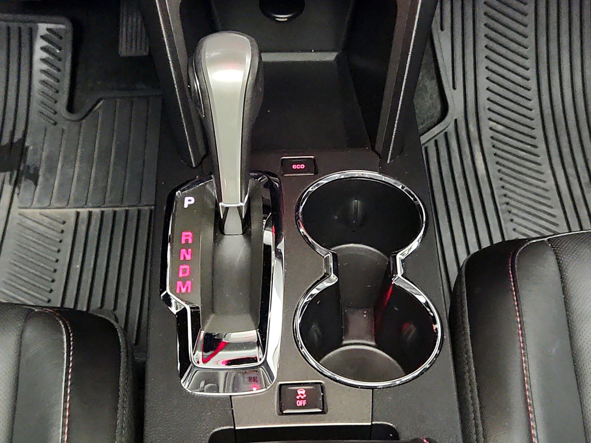 Thumbnail: 2015 GMC Terrain - 17