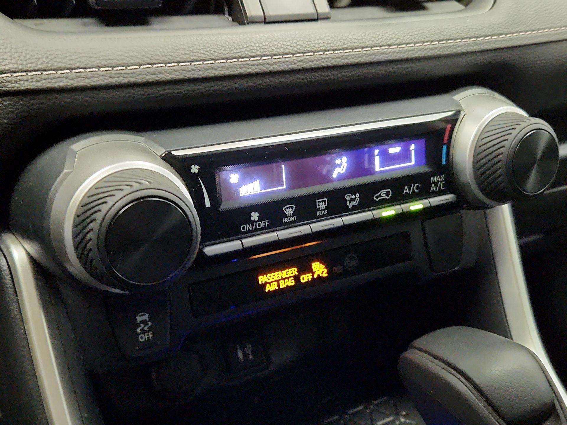 Thumbnail: 2019 Toyota RAV4 - 16