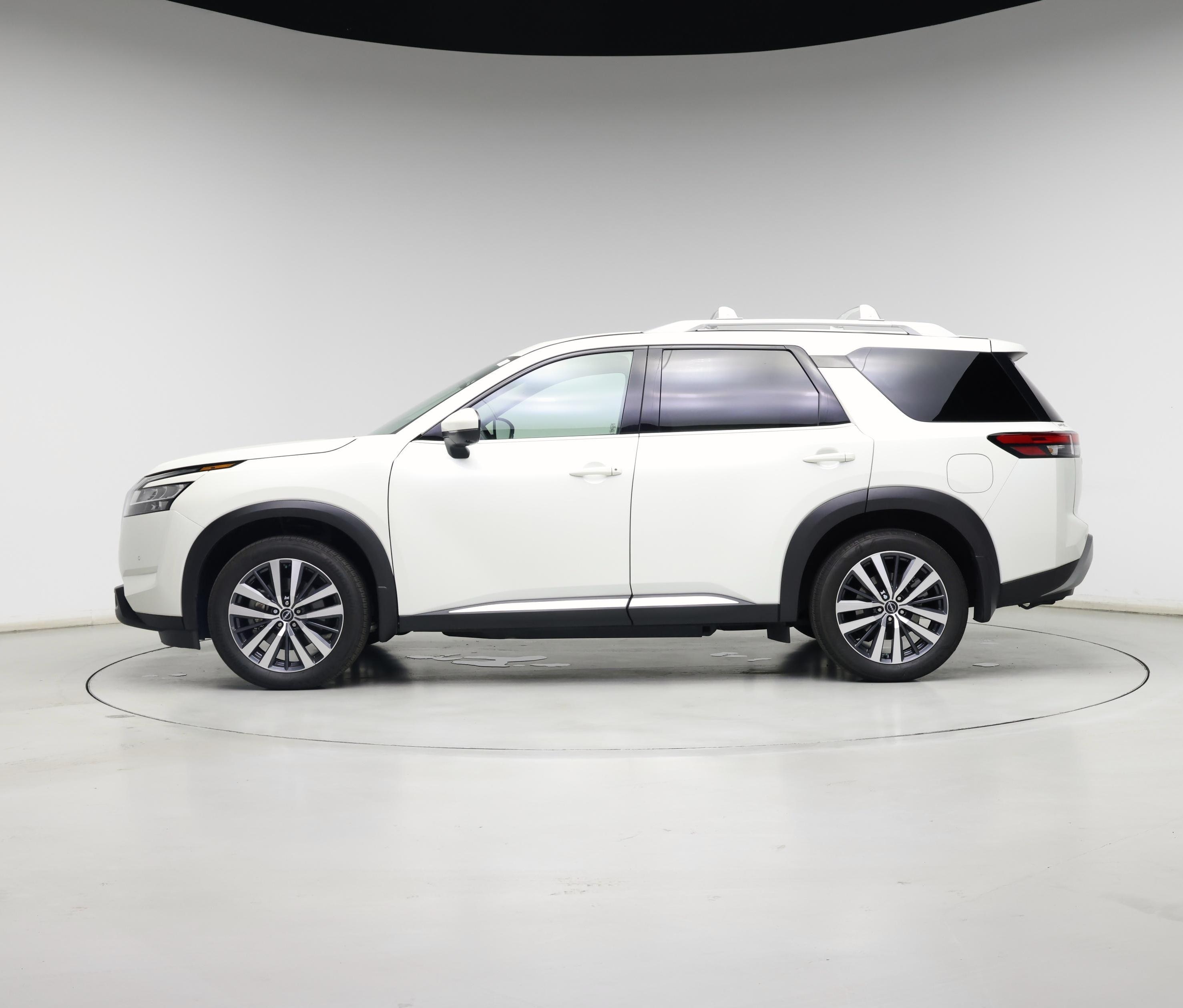 Thumbnail: 2022 Nissan Pathfinder - 3
