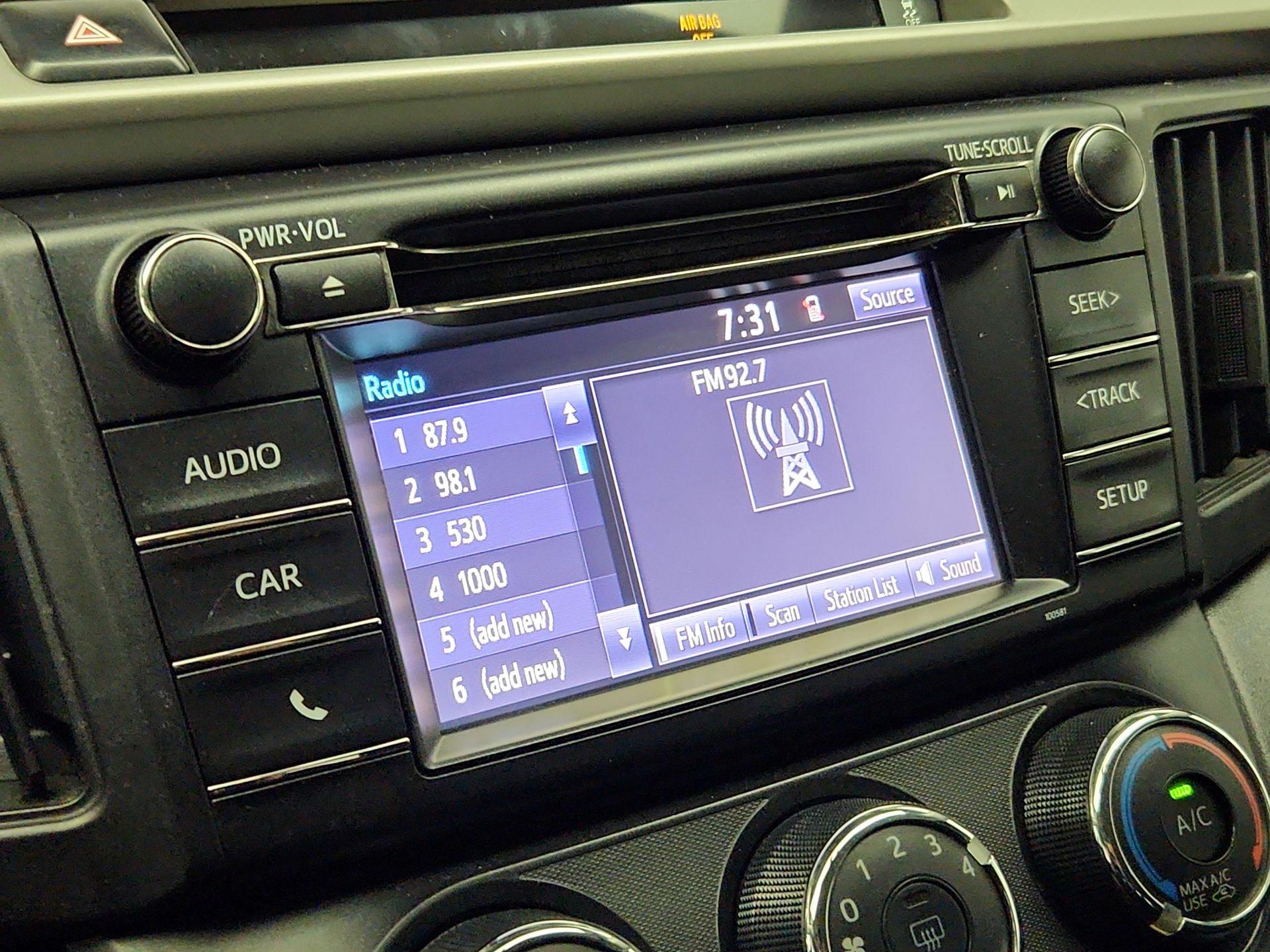 Thumbnail: 2016 Toyota RAV4 - 15