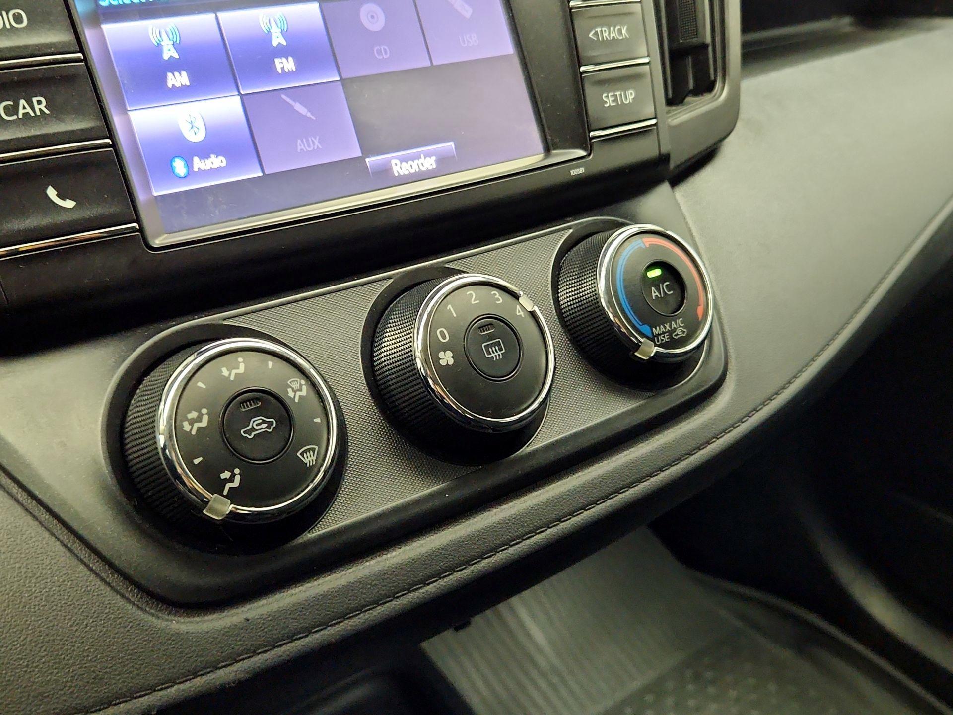 Thumbnail: 2016 Toyota RAV4 - 16