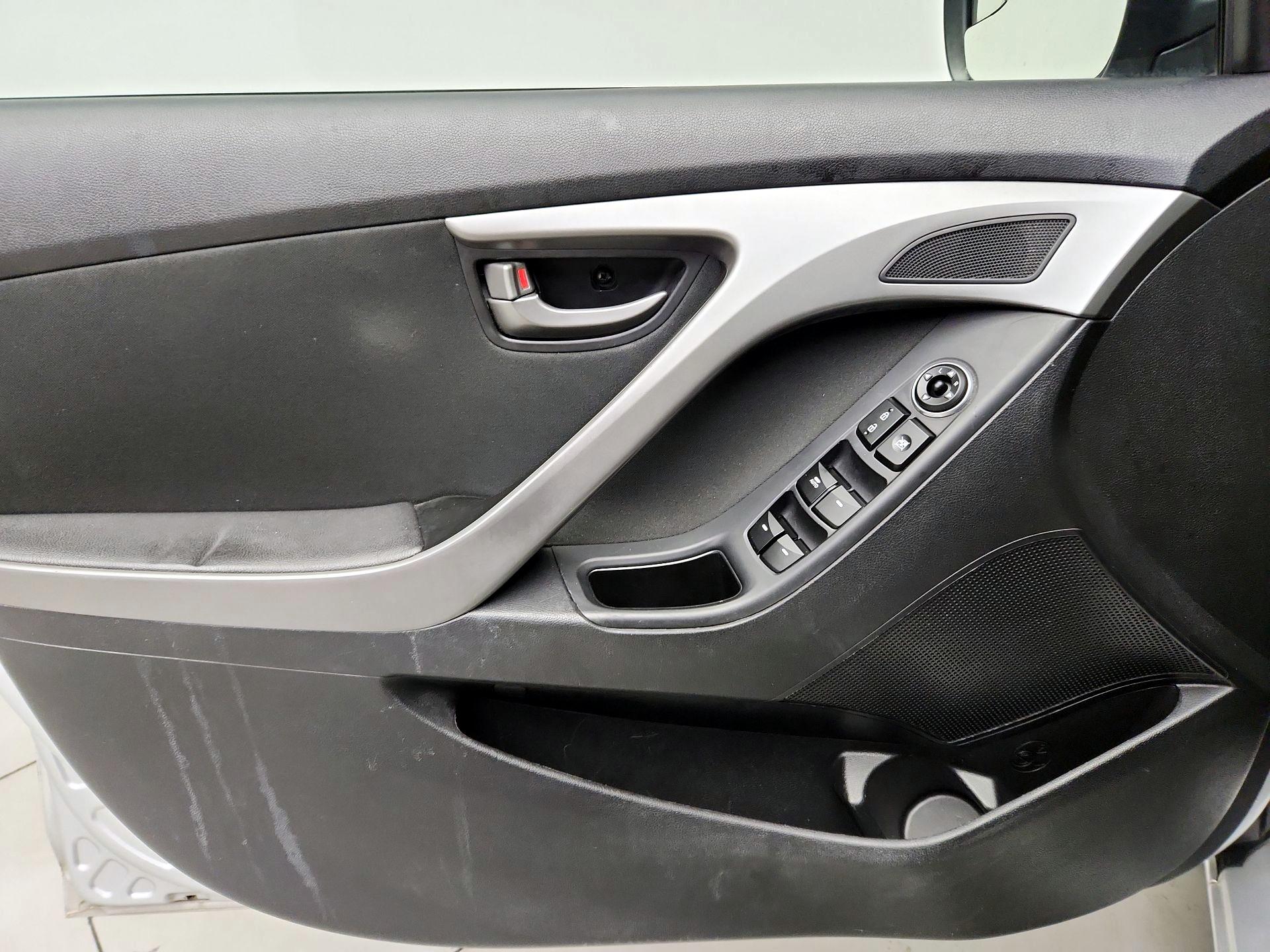 Thumbnail: 2016 Hyundai Elantra - 12