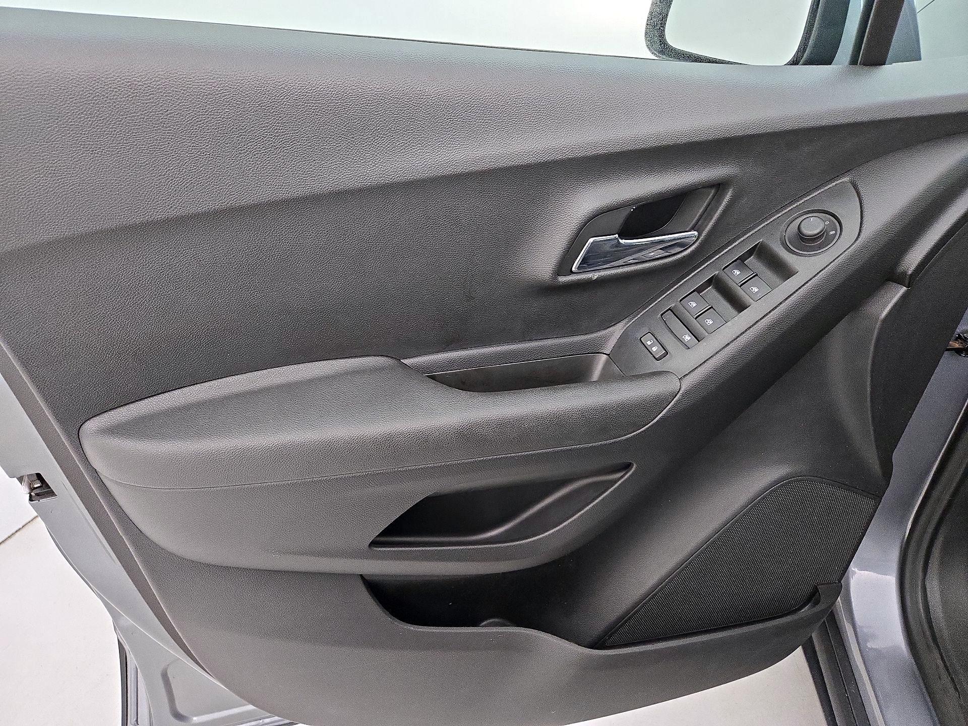 Thumbnail: 2020 Chevrolet Trax - 12