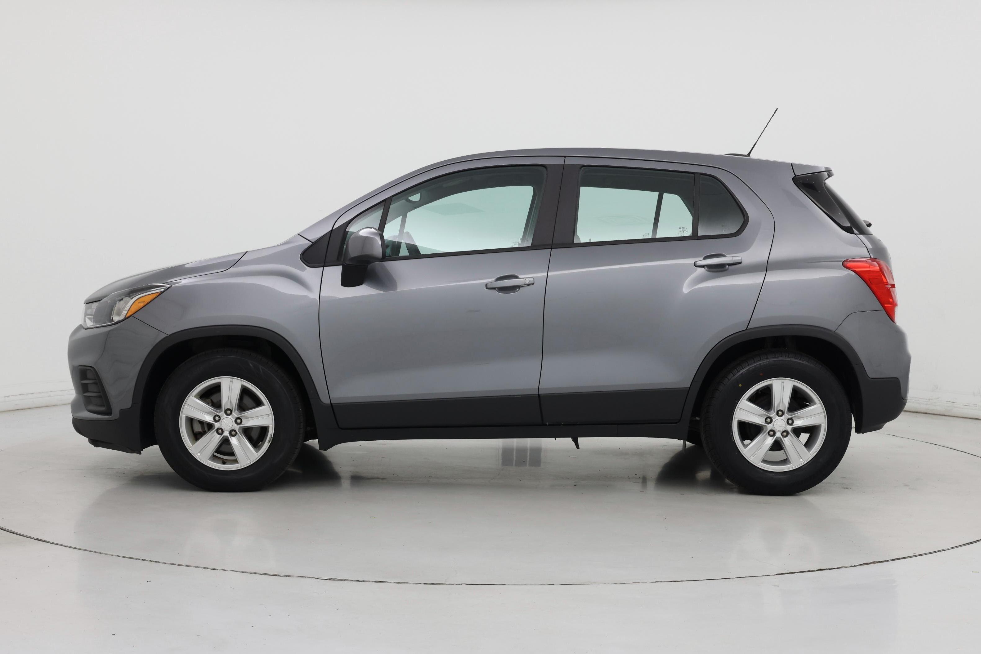Thumbnail: 2020 Chevrolet Trax - 3