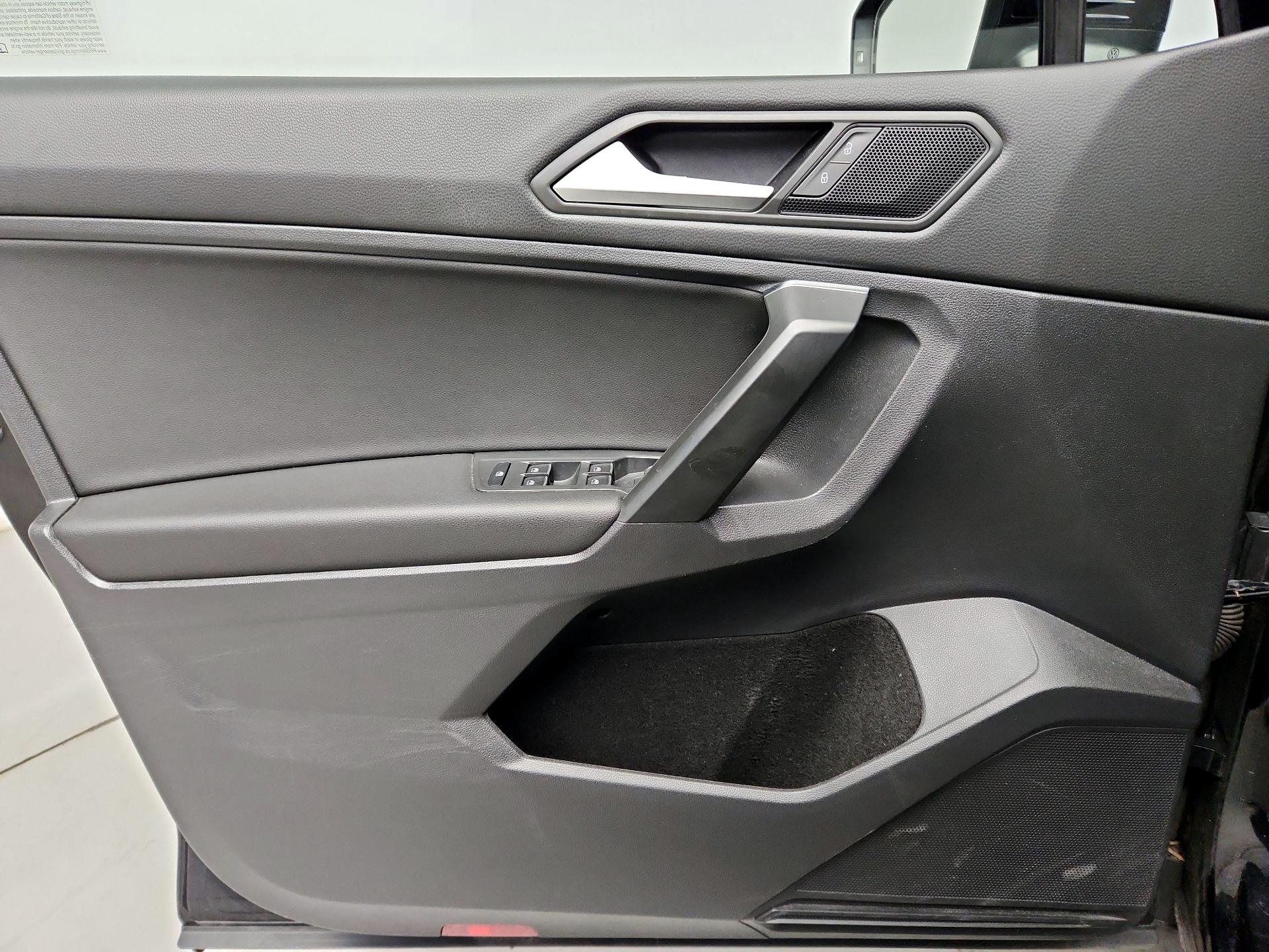 Thumbnail: 2021 Volkswagen Tiguan - 12