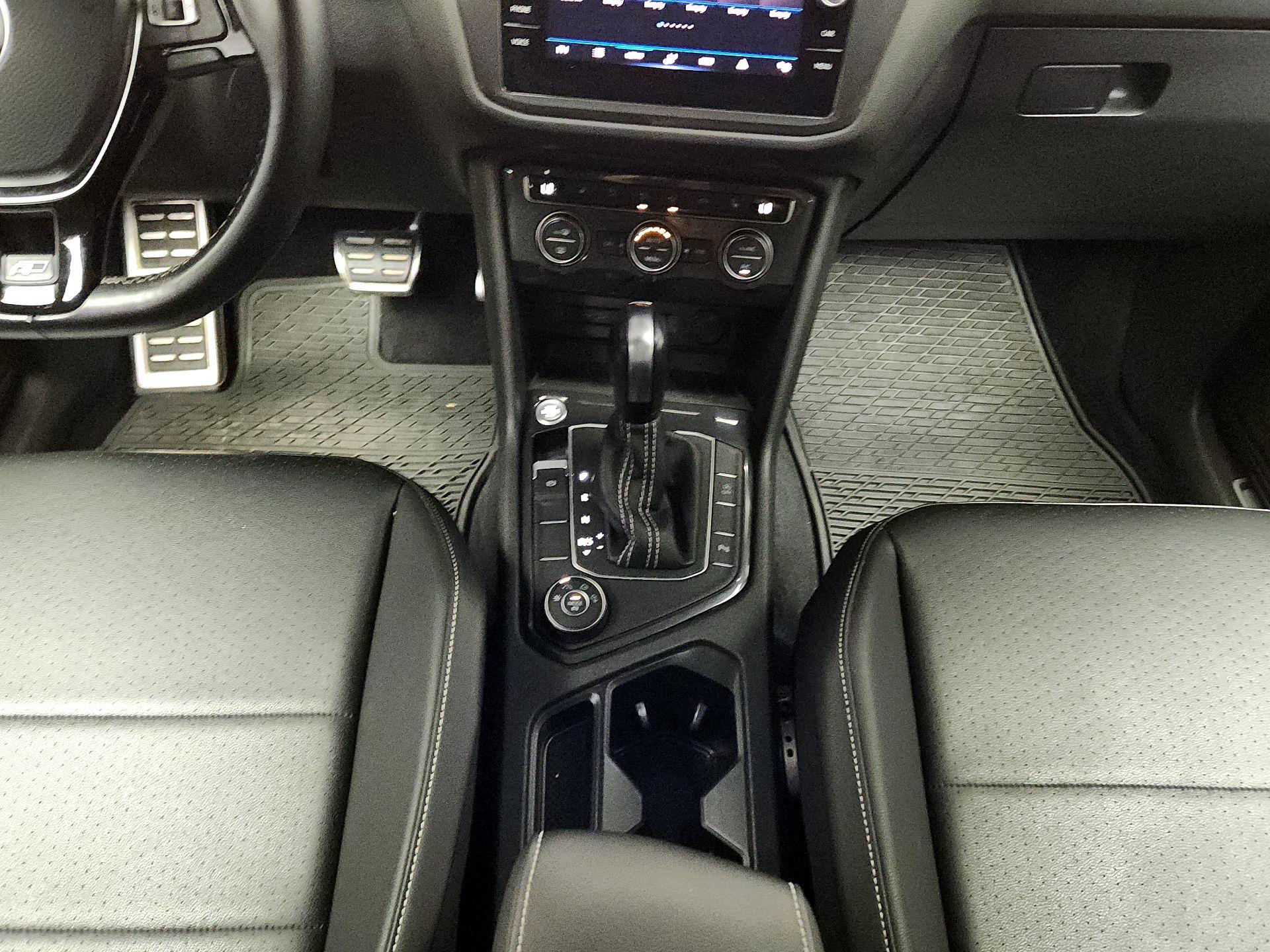 Thumbnail: 2021 Volkswagen Tiguan - 17