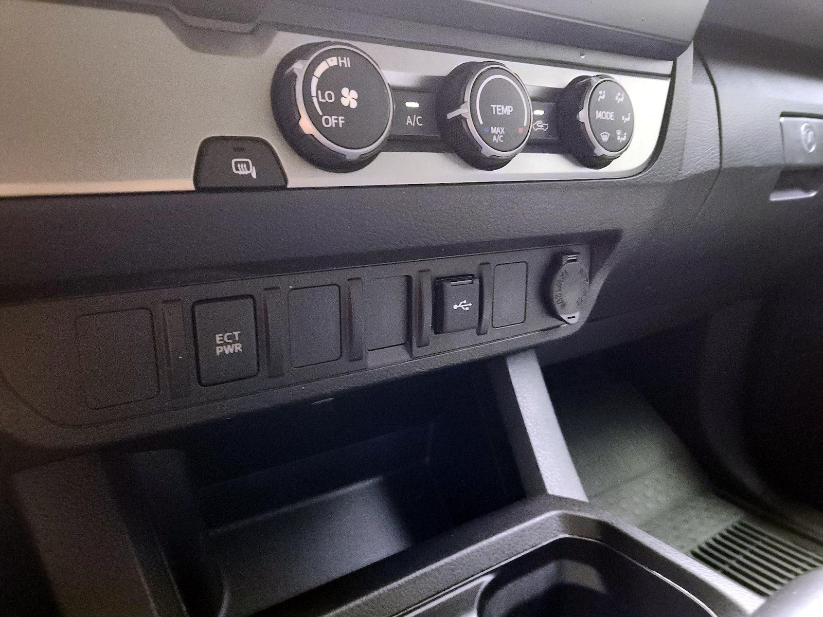 2022 Toyota Tacoma SR - Photo 17