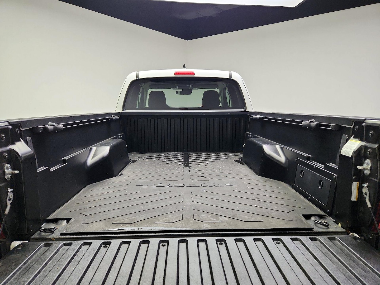 2022 Toyota Tacoma SR - Photo 18