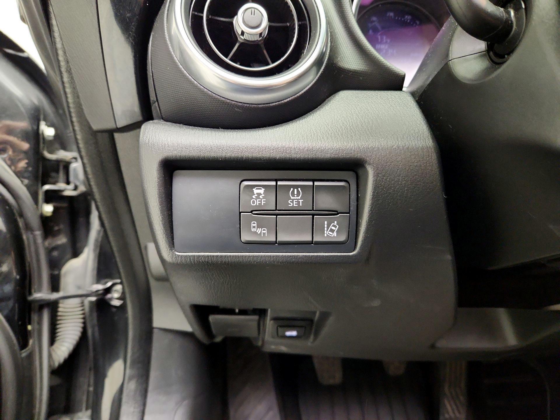 Thumbnail: 2016 Mazda MX-5 Miata - 13