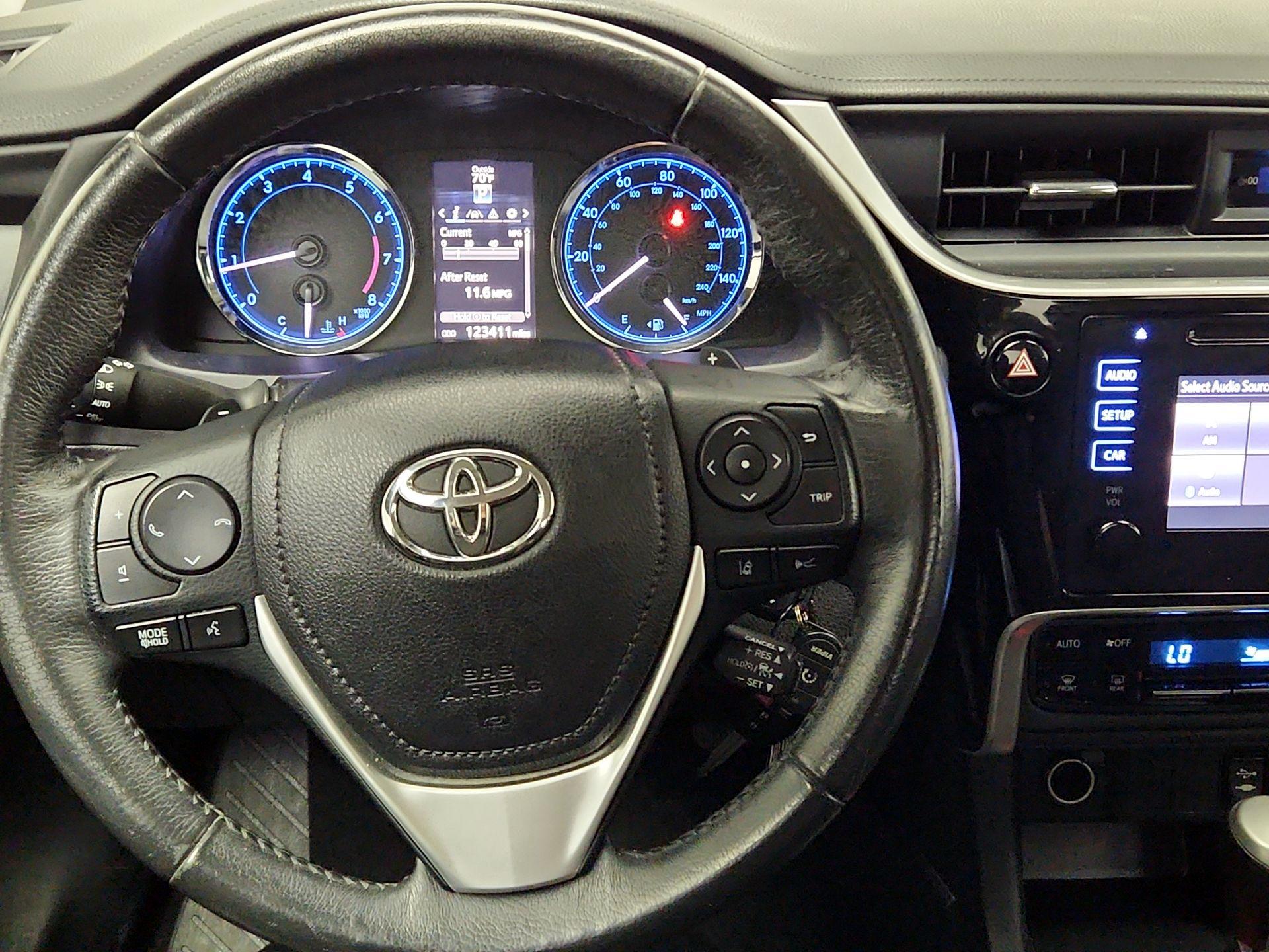 Thumbnail: 2017 Toyota Corolla - 10
