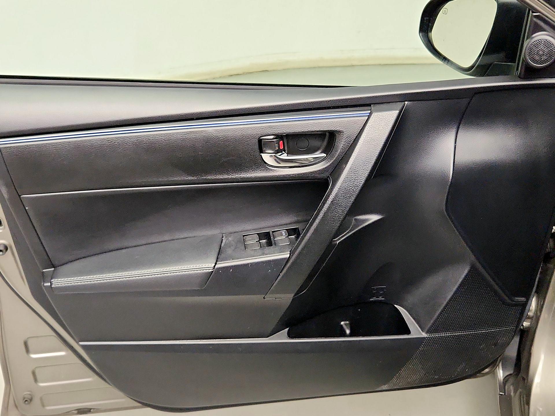 Thumbnail: 2017 Toyota Corolla - 12