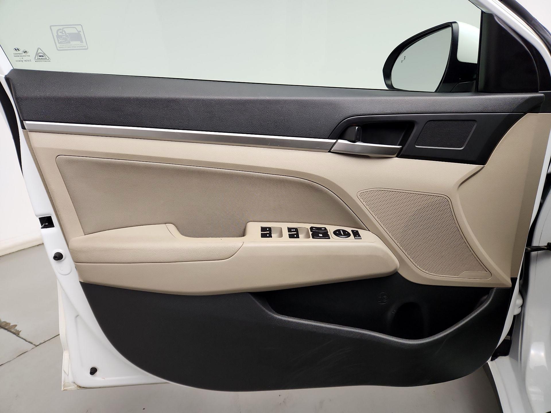 Thumbnail: 2019 Hyundai Elantra - 12