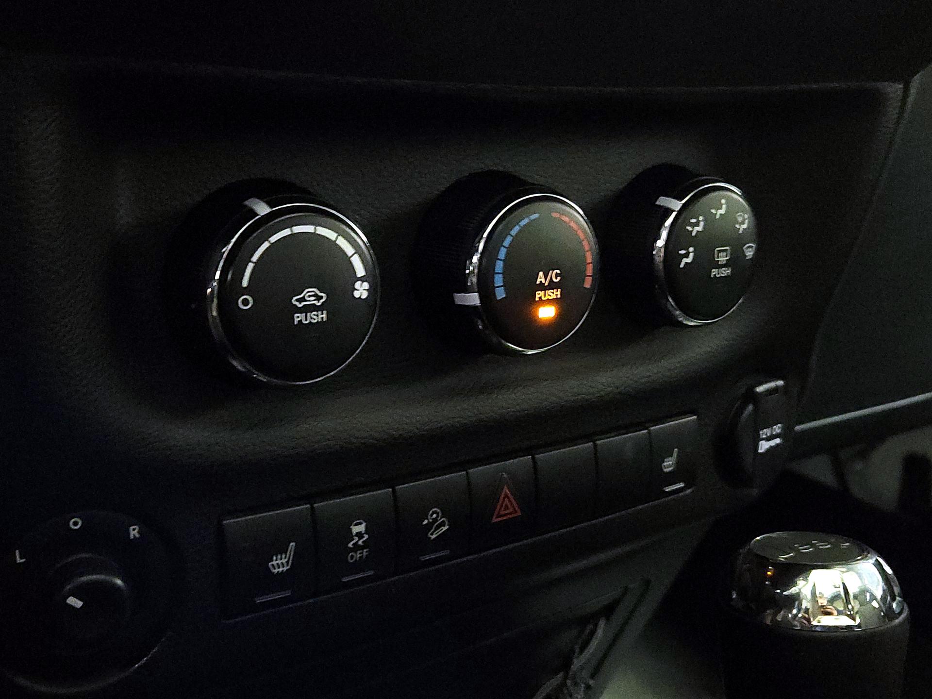 Thumbnail: 2017 Jeep Wrangler - 14