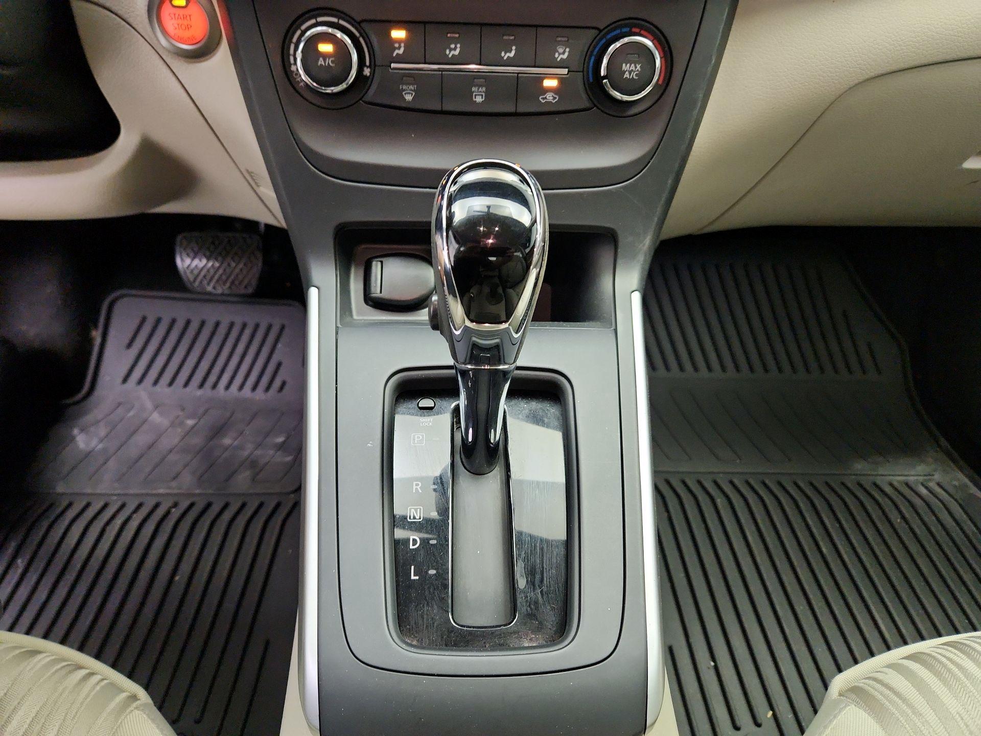 Thumbnail: 2017 Nissan Sentra - 17