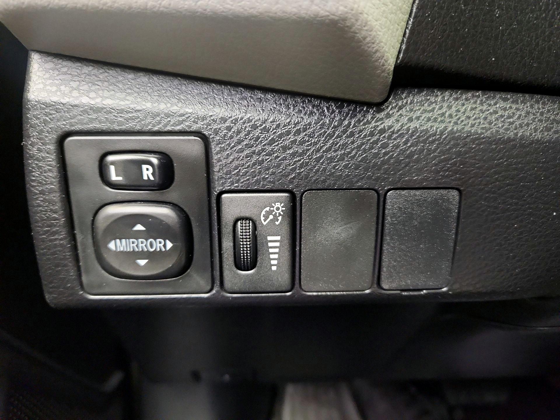 Thumbnail: 2014 Toyota Corolla - 13