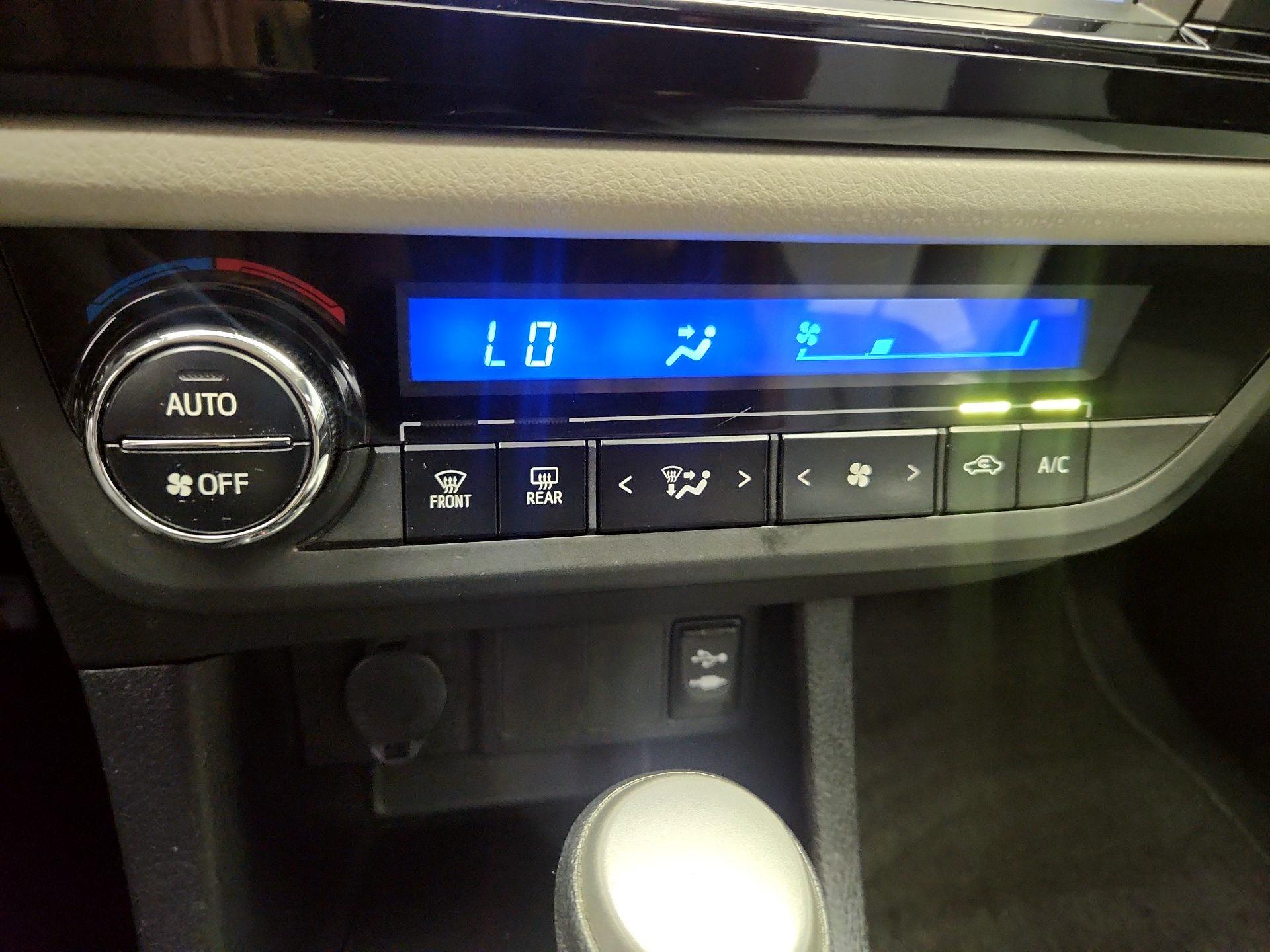 Thumbnail: 2014 Toyota Corolla - 16