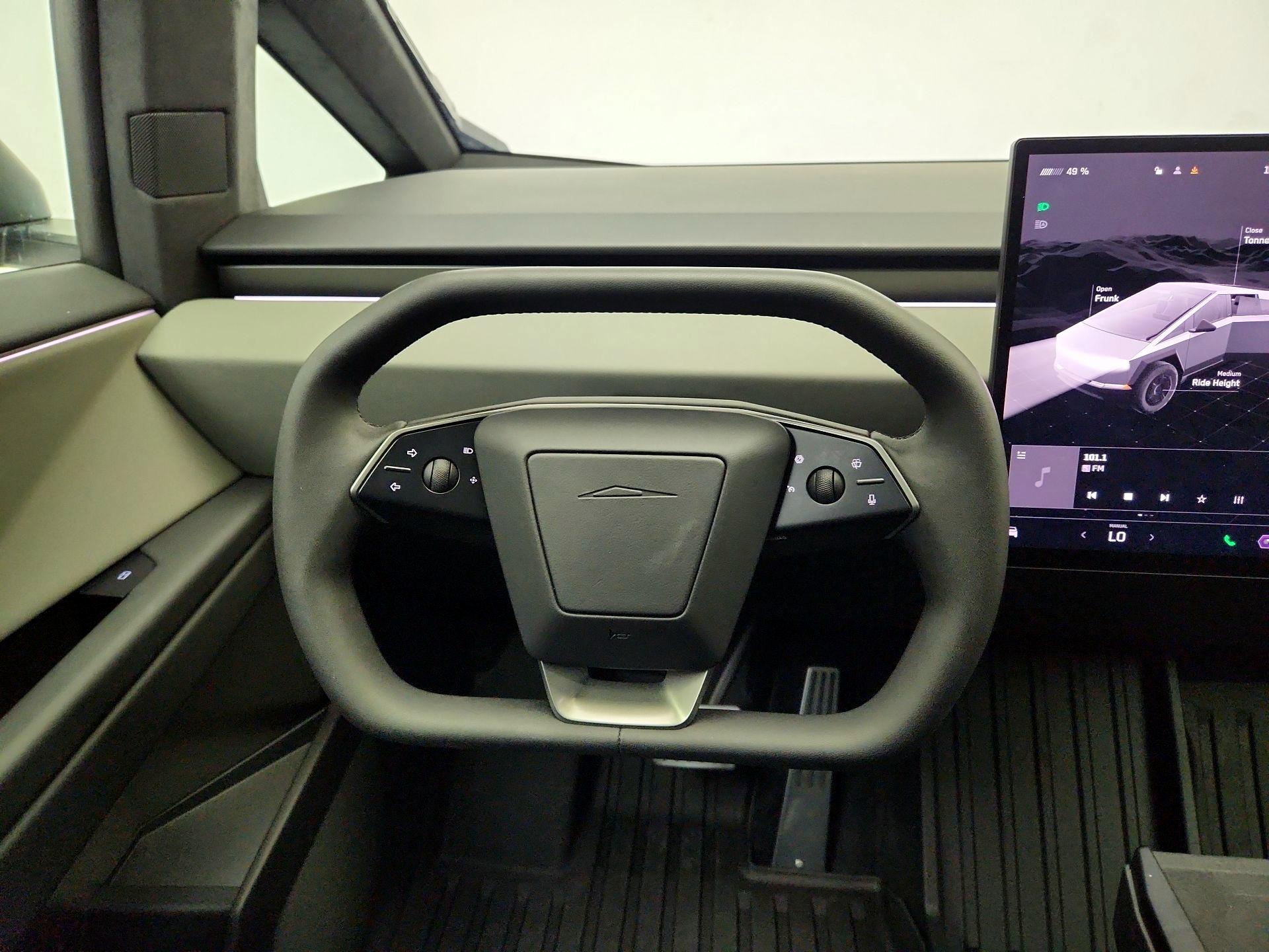 Thumbnail: 2025 Tesla Cybertruck - 10