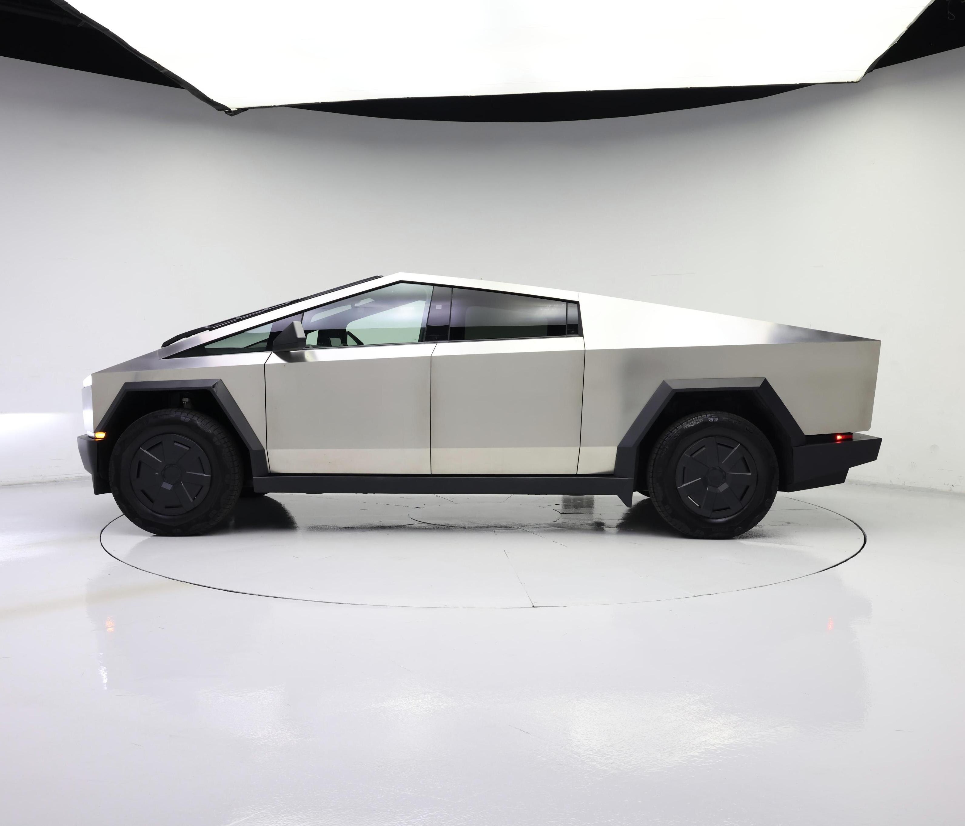 Thumbnail: 2025 Tesla Cybertruck - 3