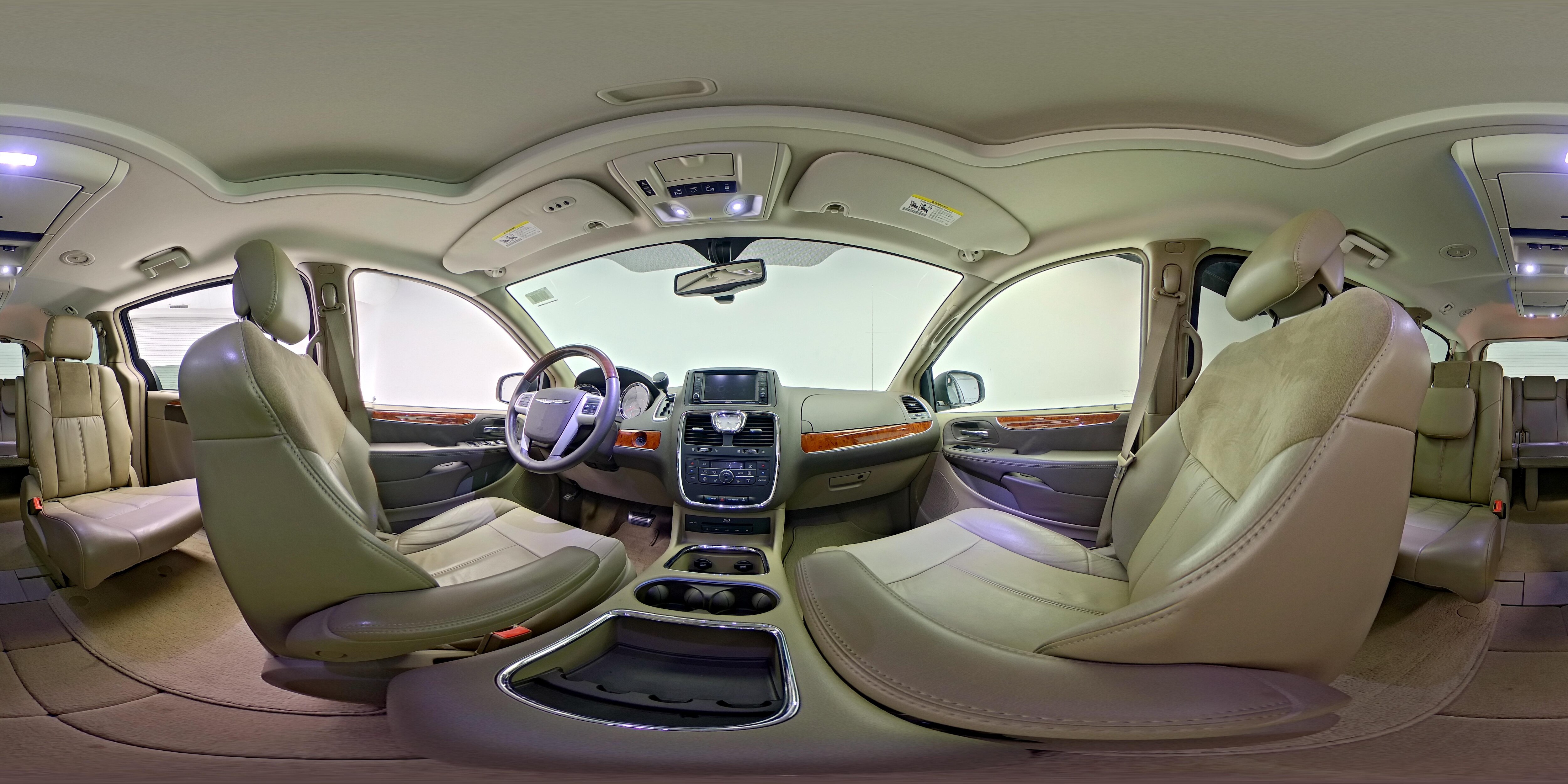 2015 Chrysler Town & Country Limited Platinum - Photo 28