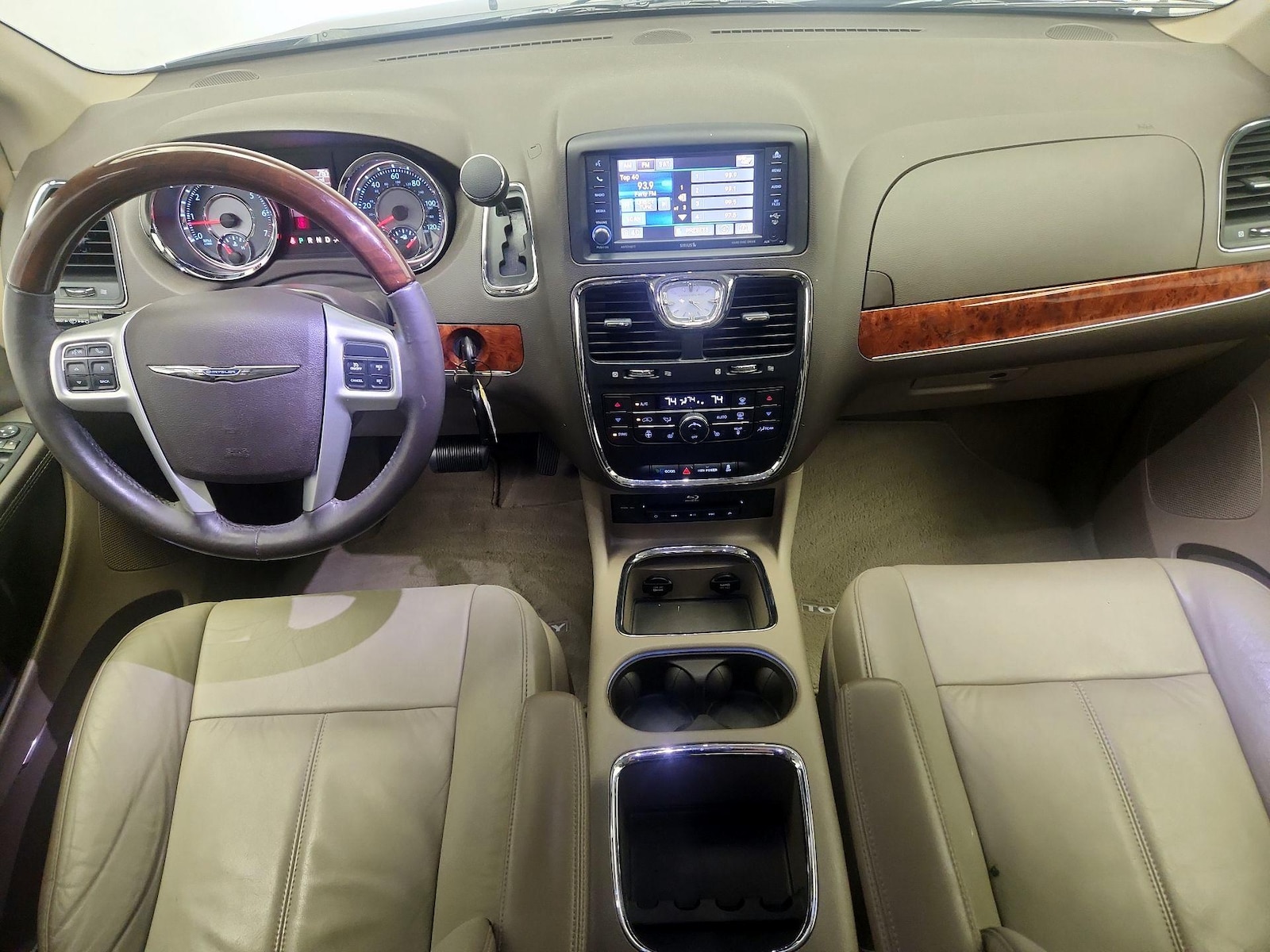 2015 Chrysler Town & Country Limited Platinum - Photo 10