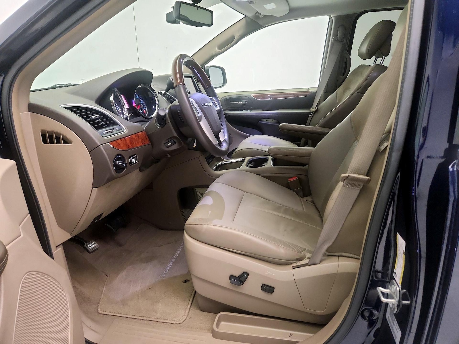 2015 Chrysler Town & Country Limited Platinum - Photo 12