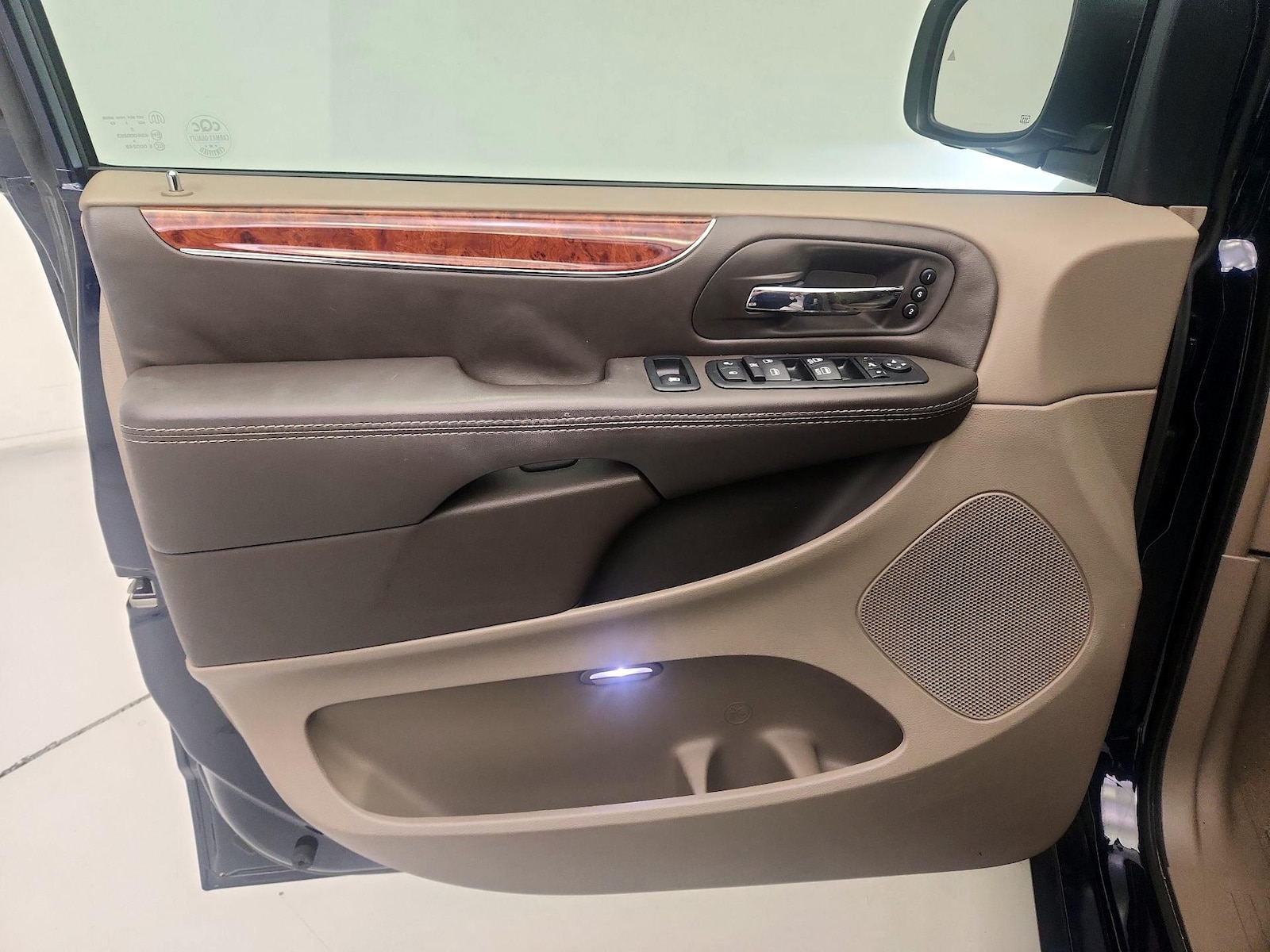 2015 Chrysler Town & Country Limited Platinum - Photo 13