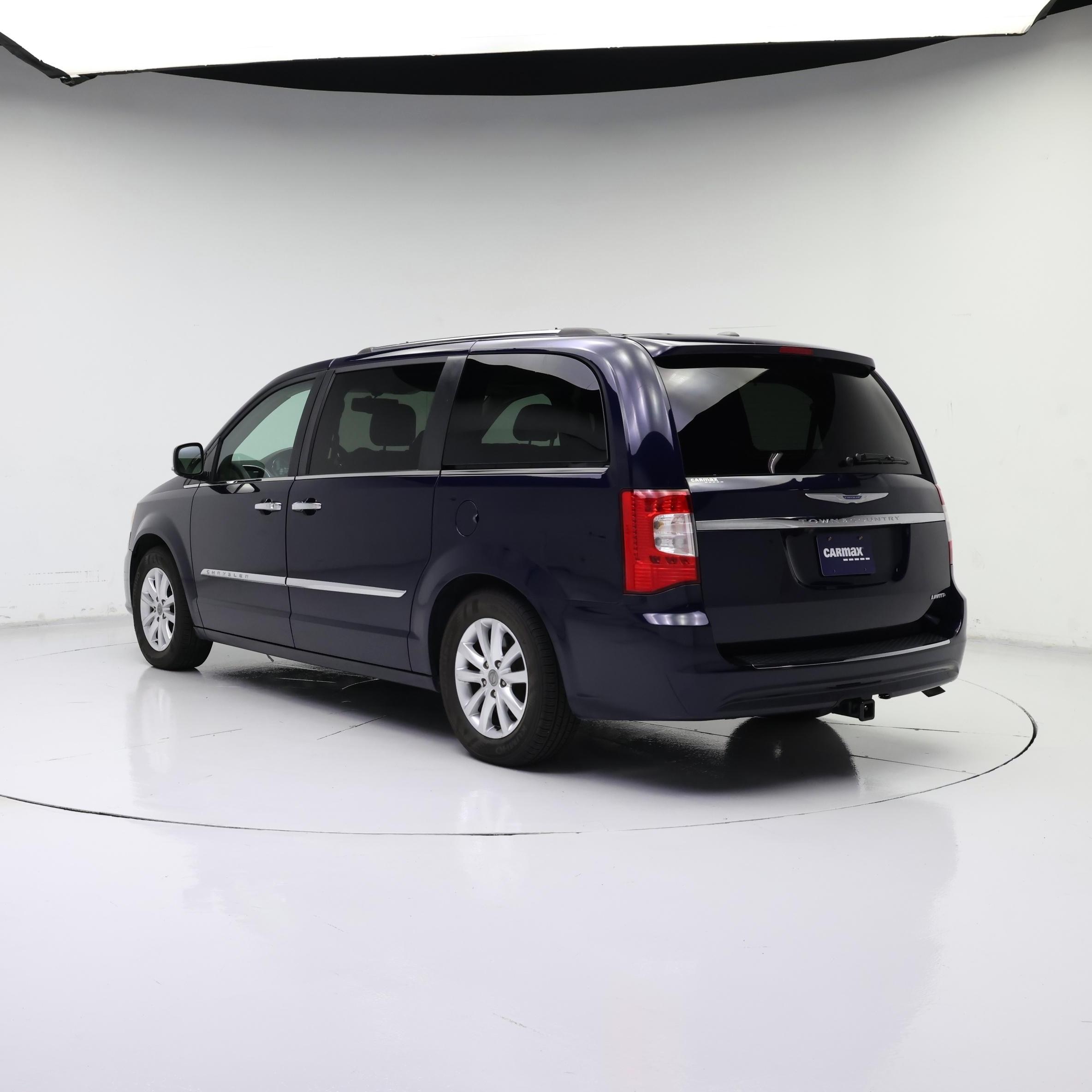 Thumbnail: 2015 Chrysler Town & Country - 2