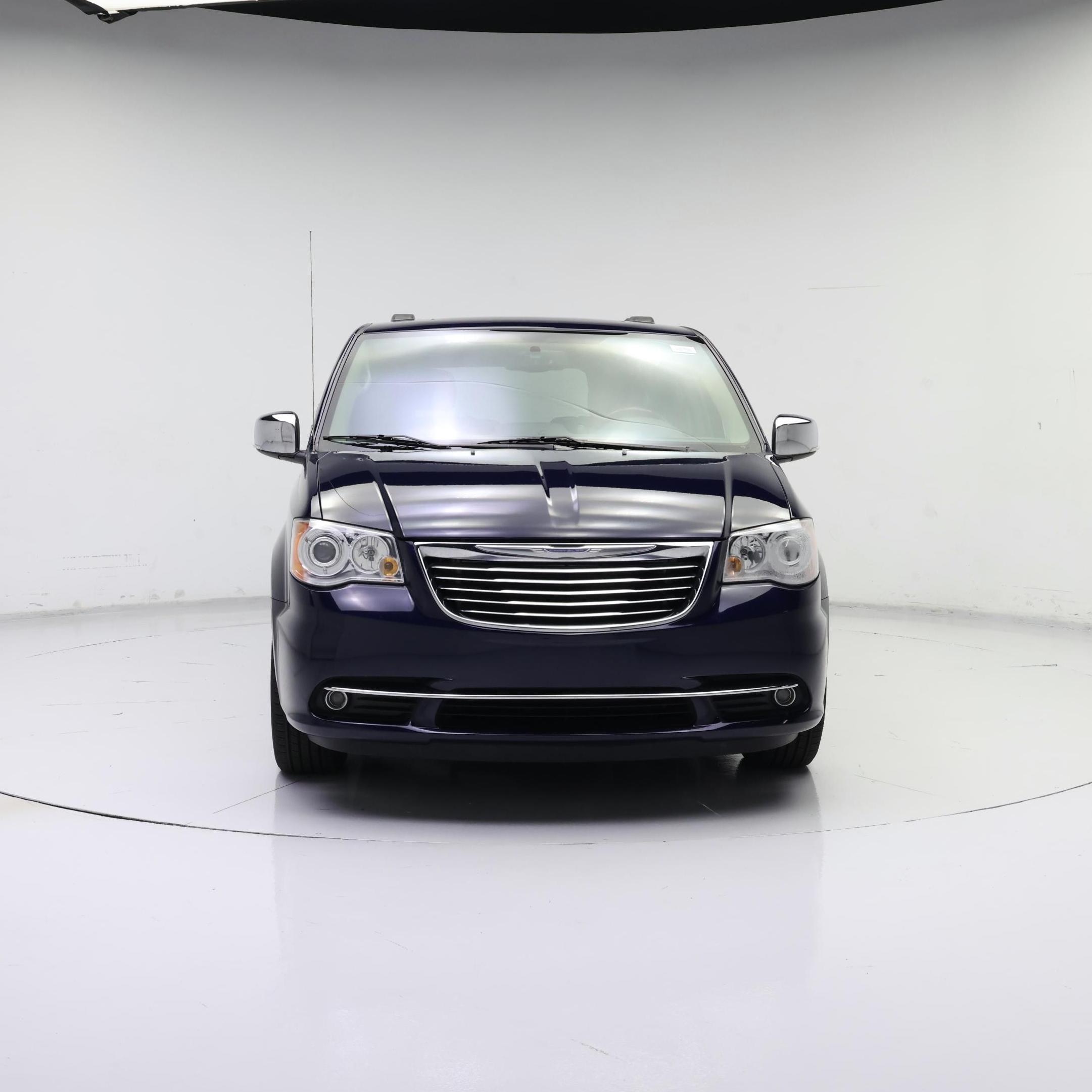 Thumbnail: 2015 Chrysler Town & Country - 5