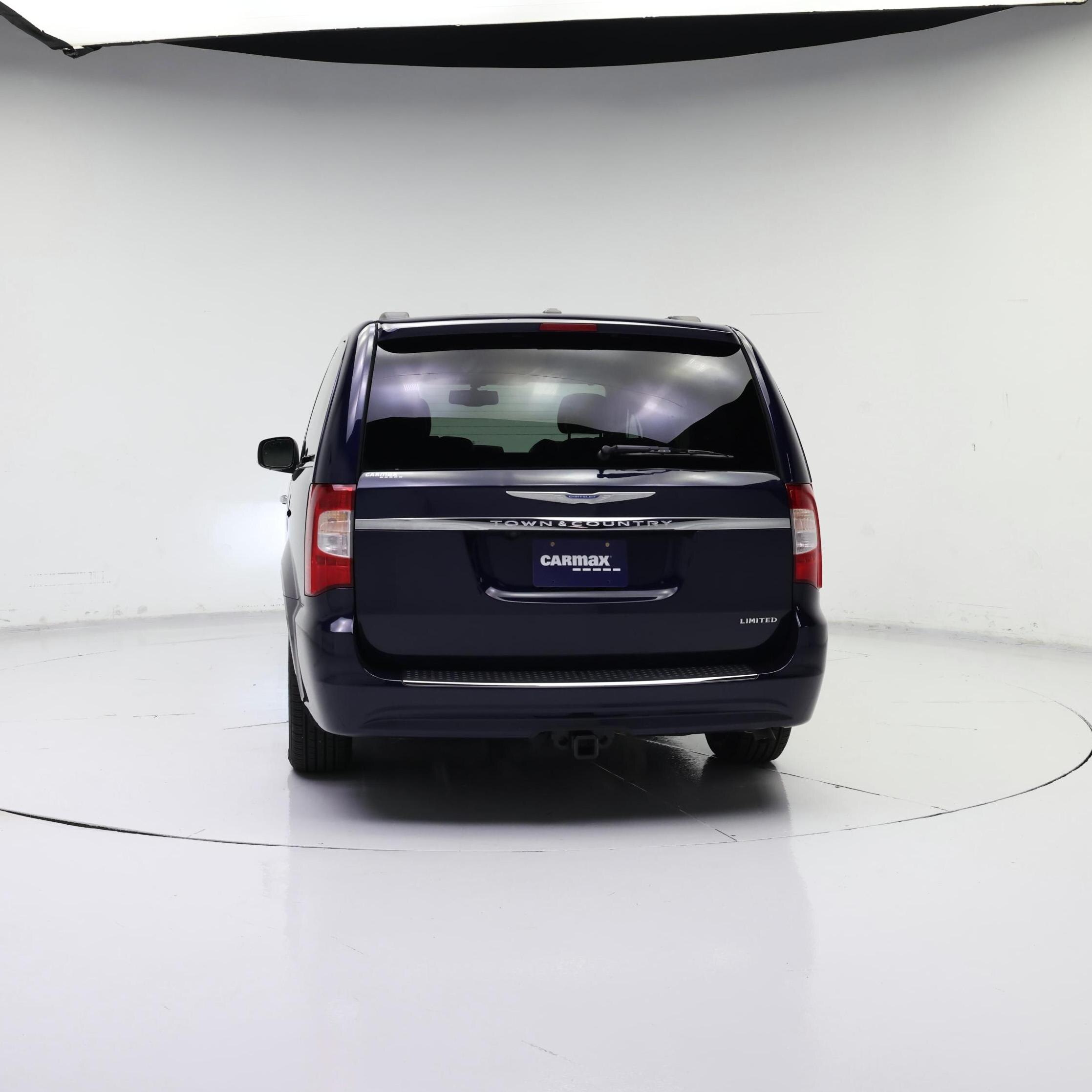 Thumbnail: 2015 Chrysler Town & Country - 6
