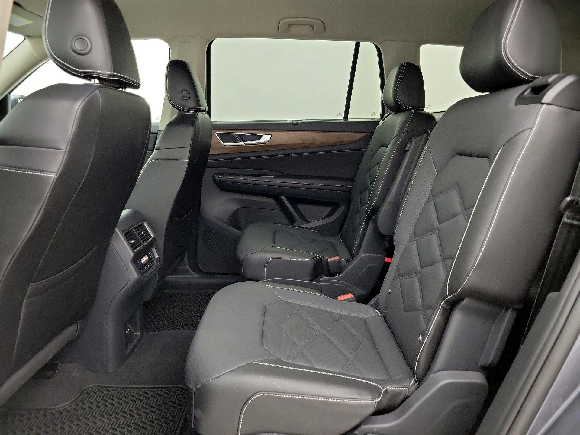 Thumbnail: 2024 Volkswagen Atlas - 19