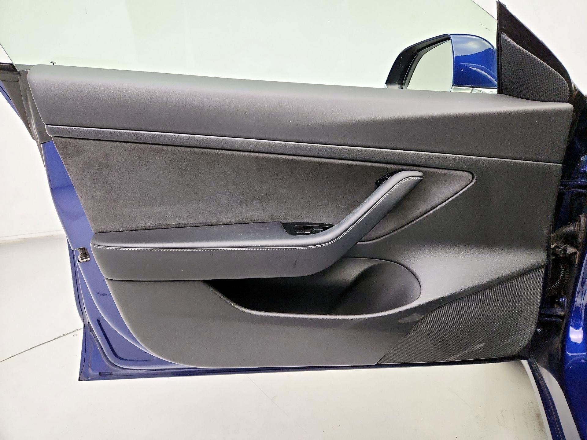 Thumbnail: 2020 Tesla Model 3 - 12