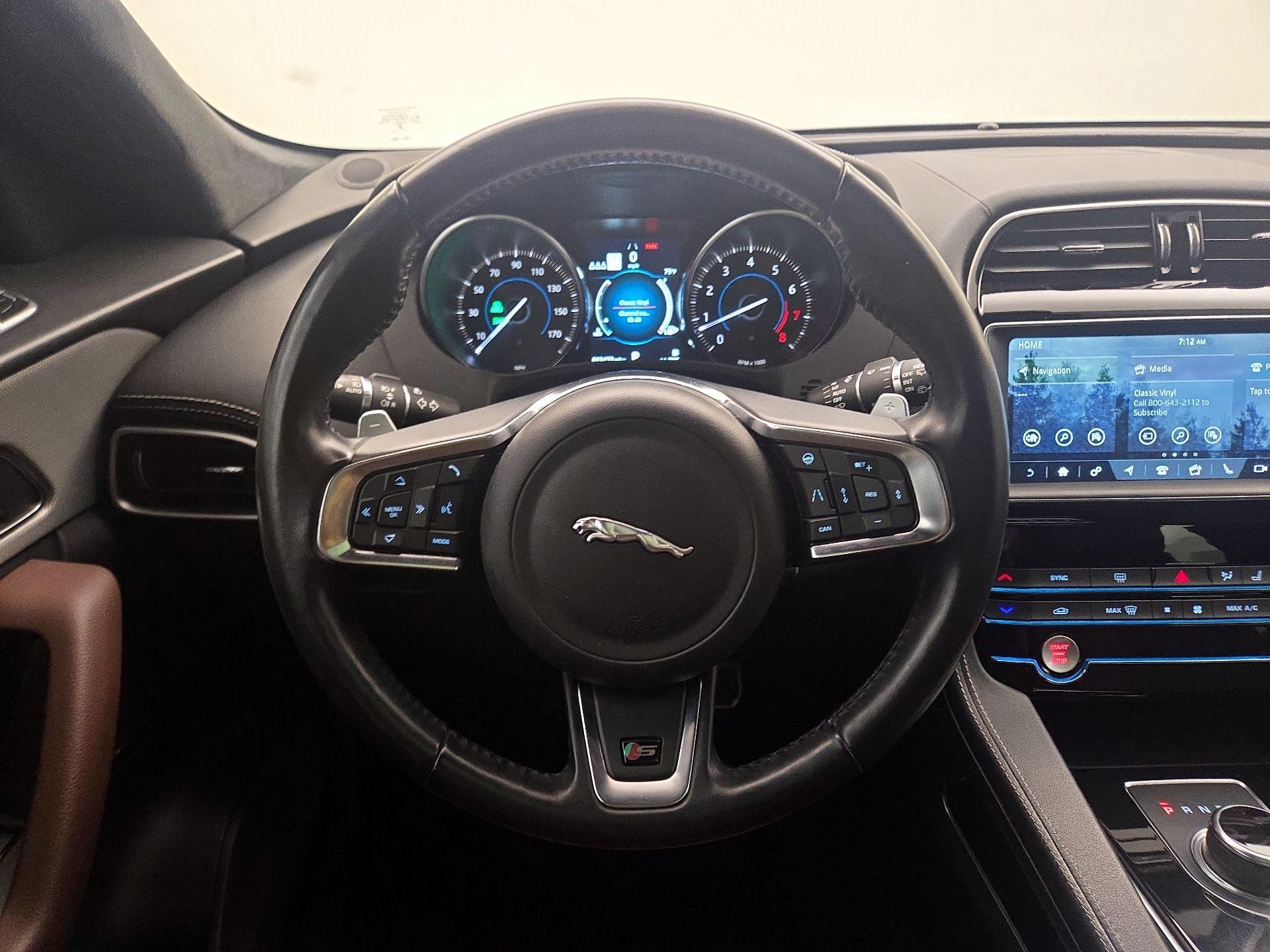 Thumbnail: 2019 Jaguar F-Pace - 10