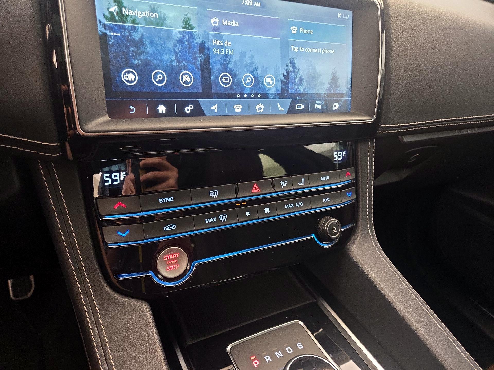 Thumbnail: 2019 Jaguar F-Pace - 17