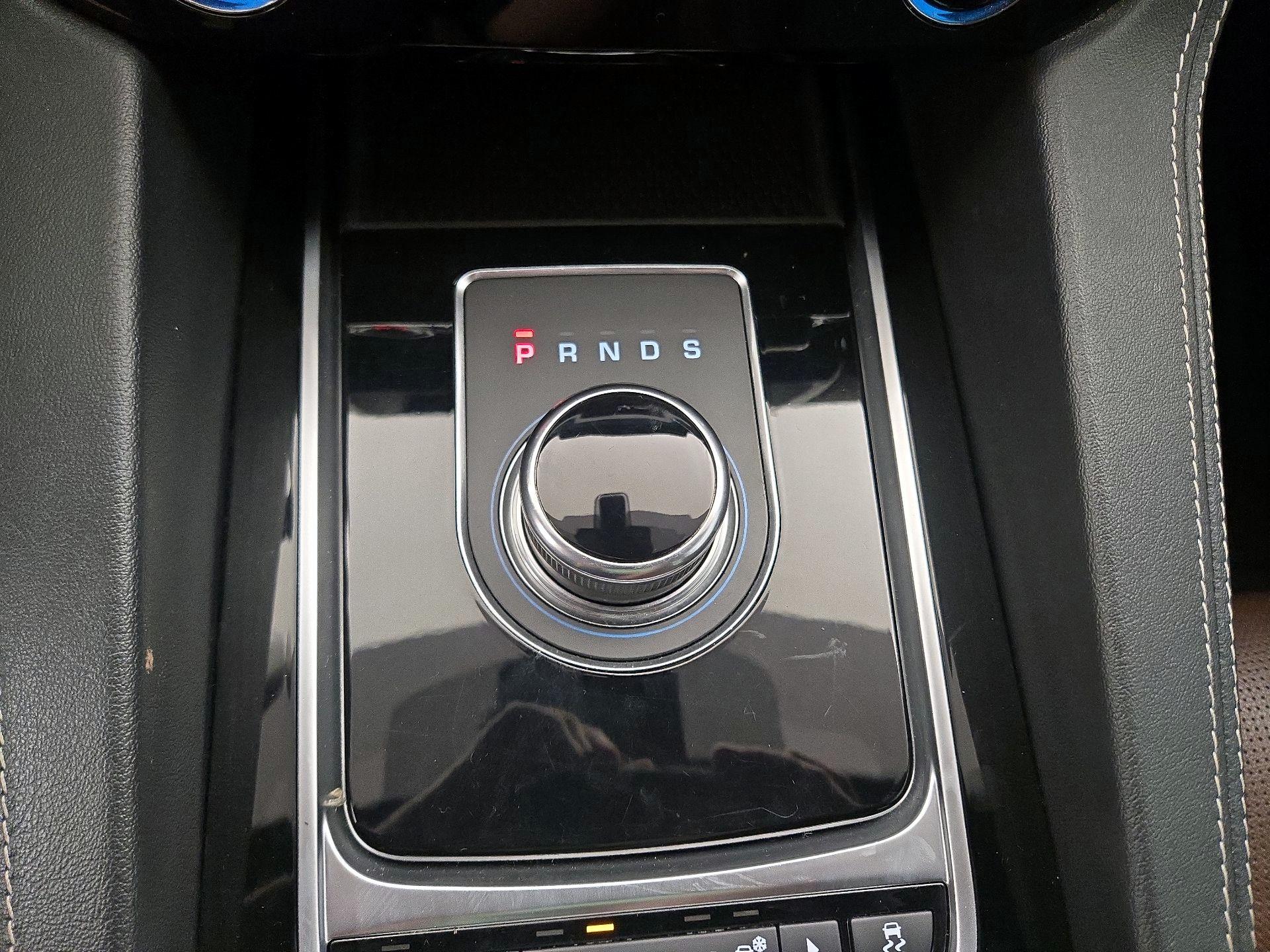 Thumbnail: 2019 Jaguar F-Pace - 18