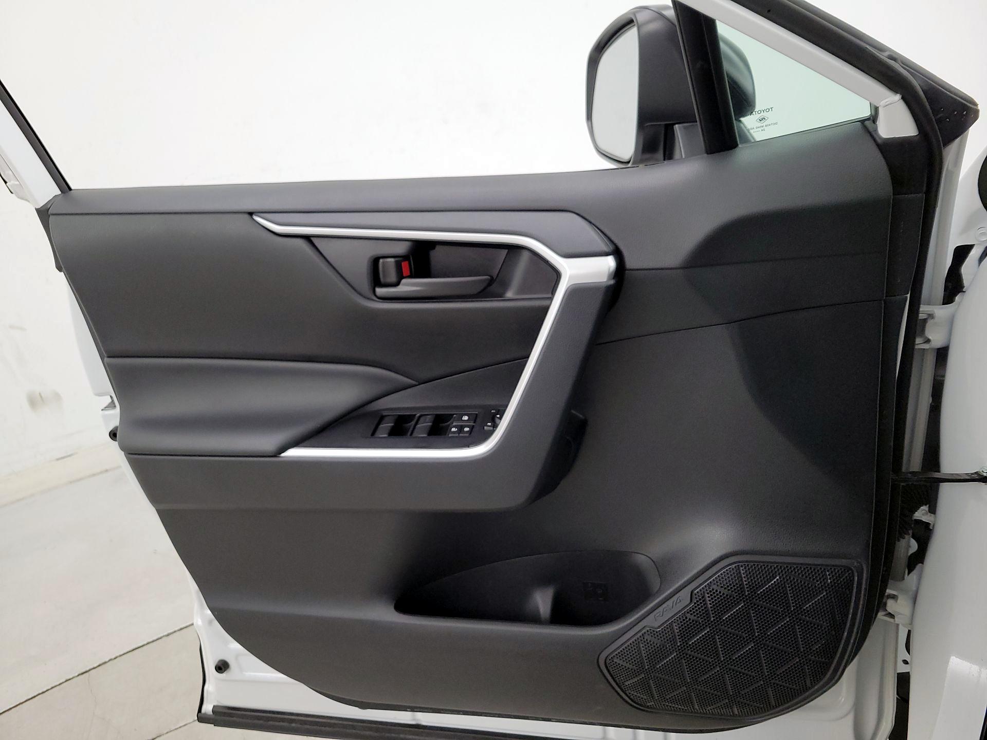 Thumbnail: 2025 Toyota RAV4 - 12