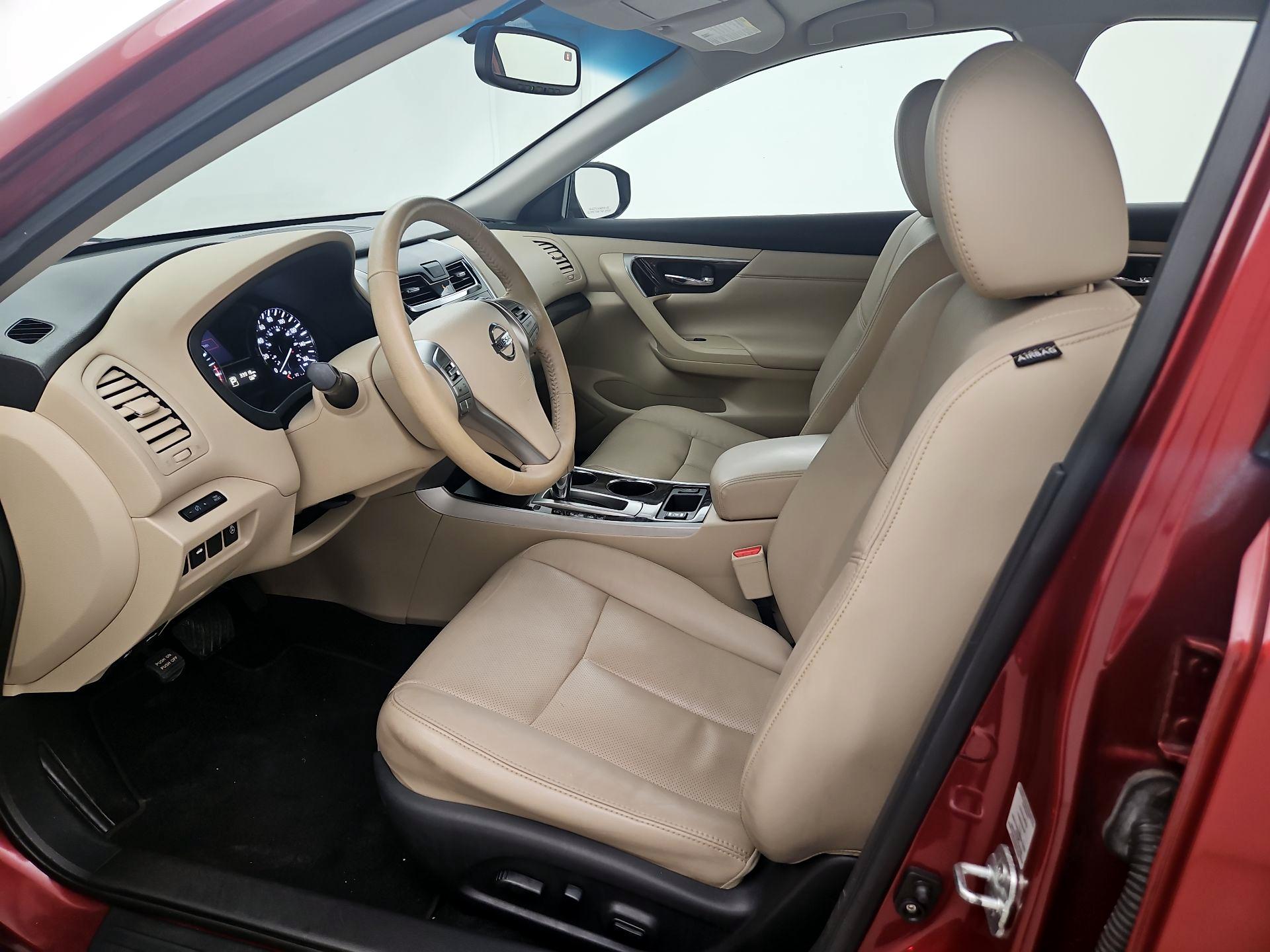 Thumbnail: 2015 Nissan Altima - 11