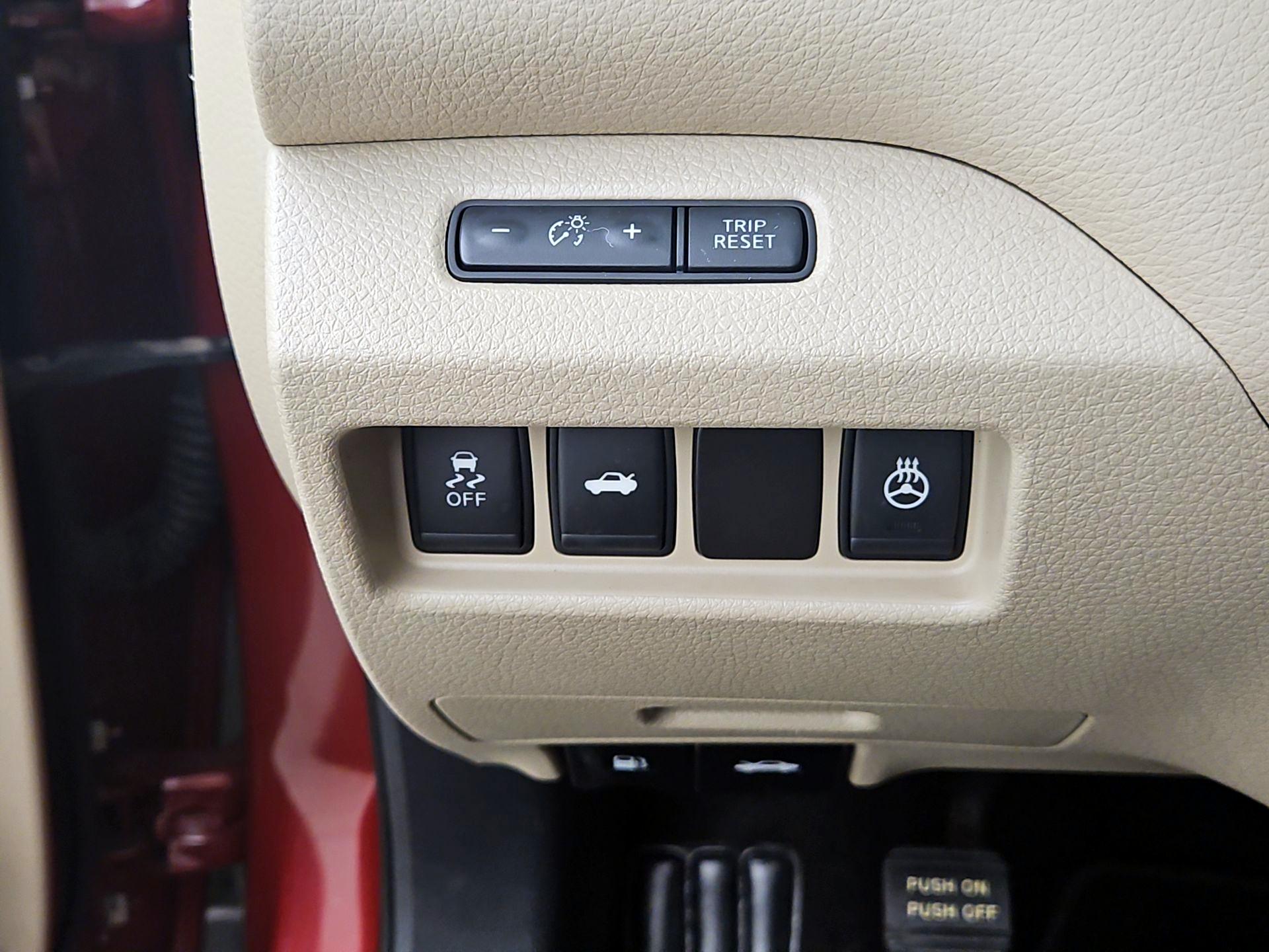 Thumbnail: 2015 Nissan Altima - 13