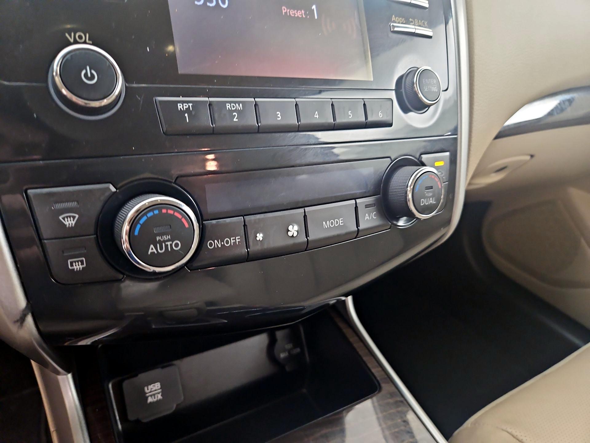Thumbnail: 2015 Nissan Altima - 16
