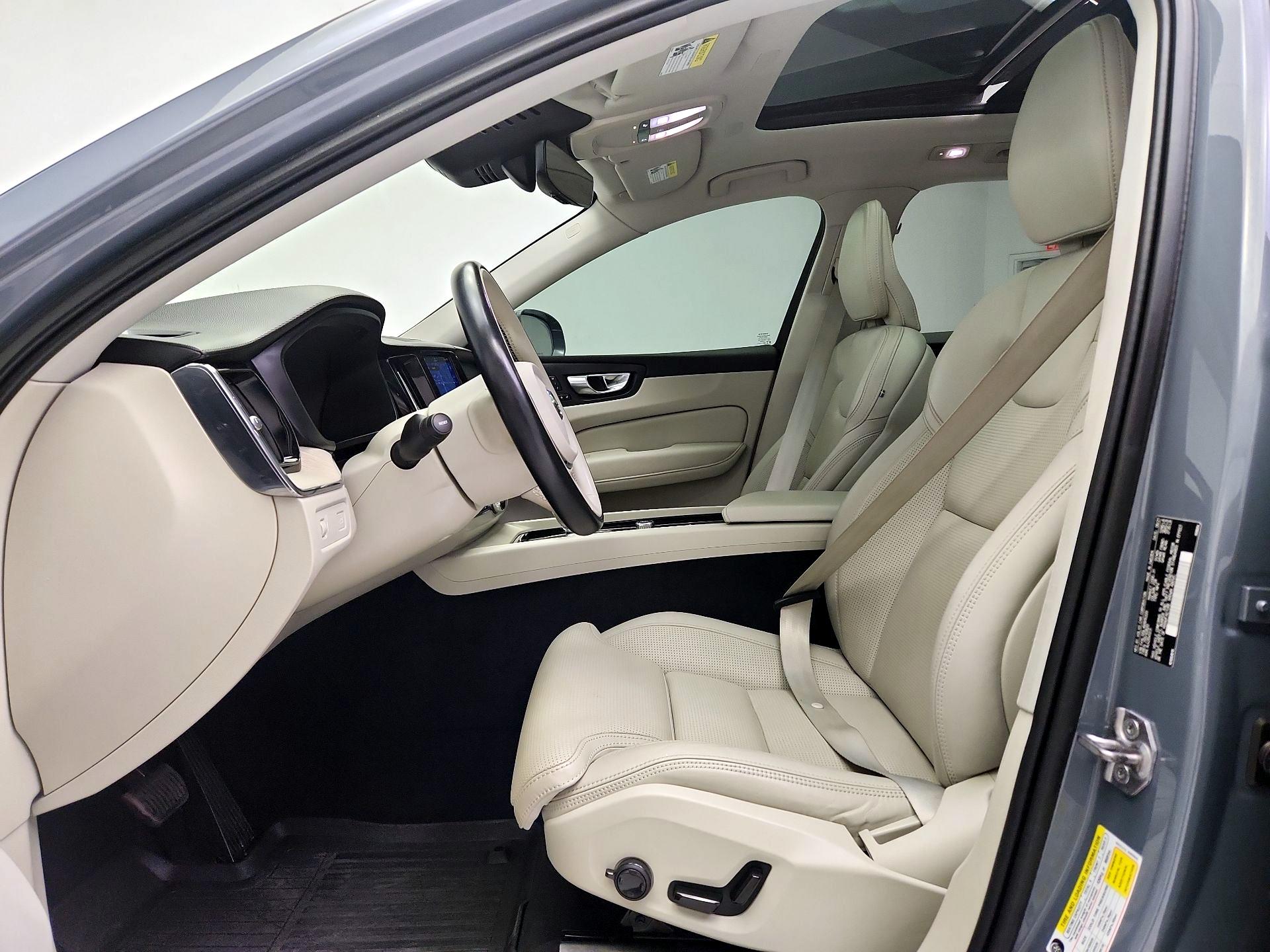 Thumbnail: 2022 Volvo XC60 - 11