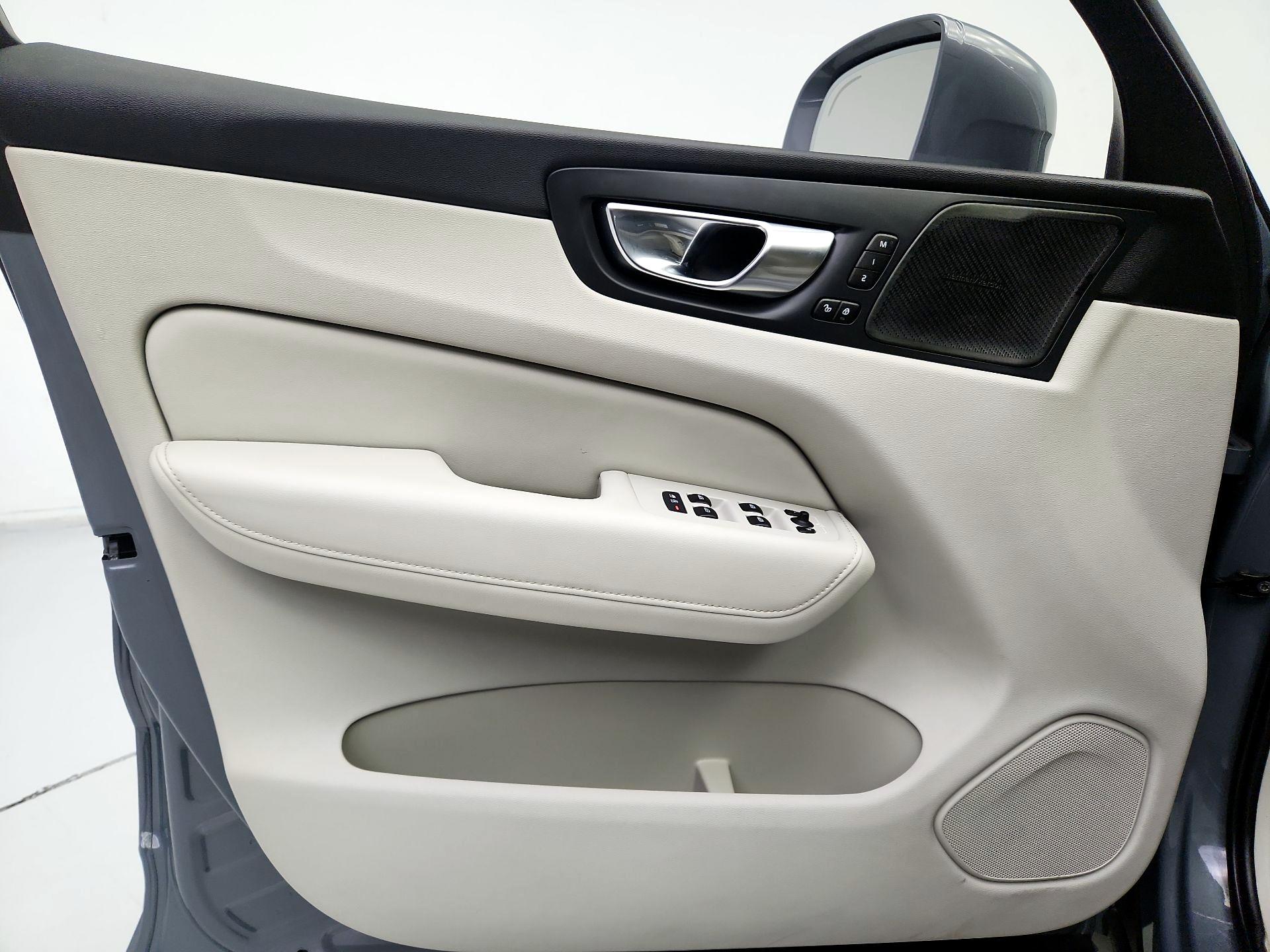 Thumbnail: 2022 Volvo XC60 - 12