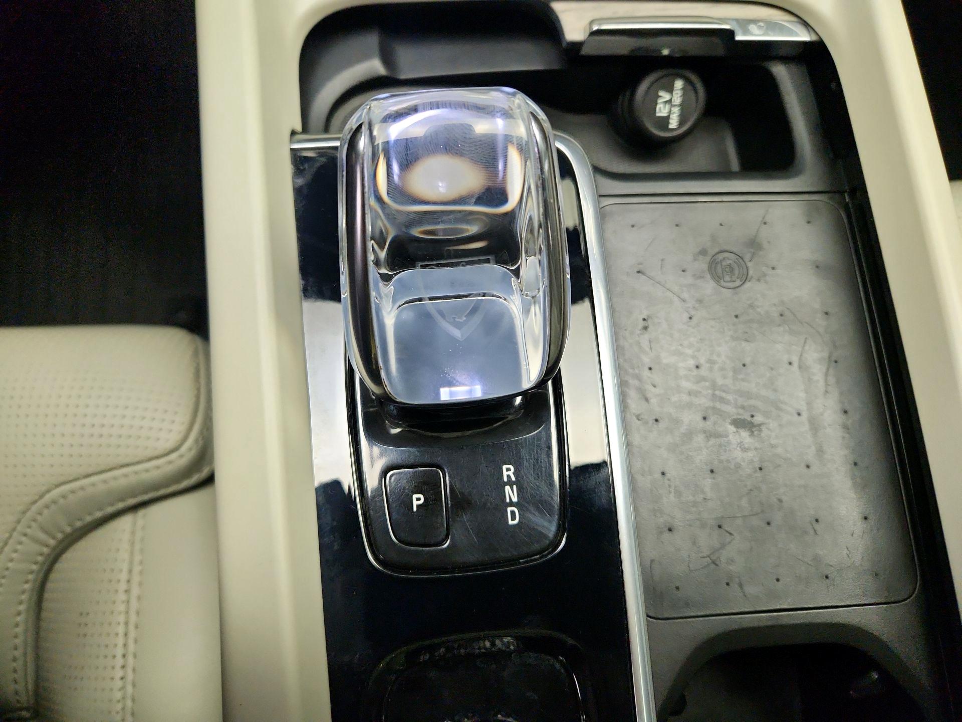 Thumbnail: 2022 Volvo XC60 - 18
