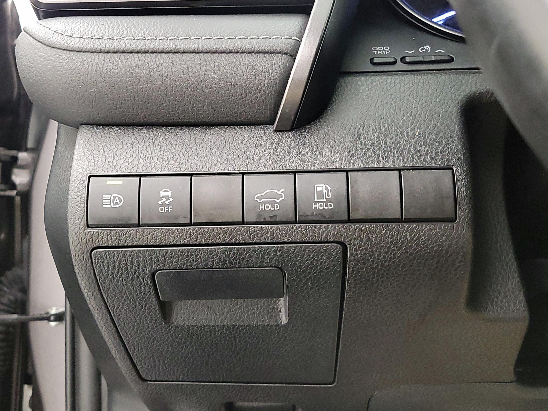 Thumbnail: 2023 Toyota Camry - 13